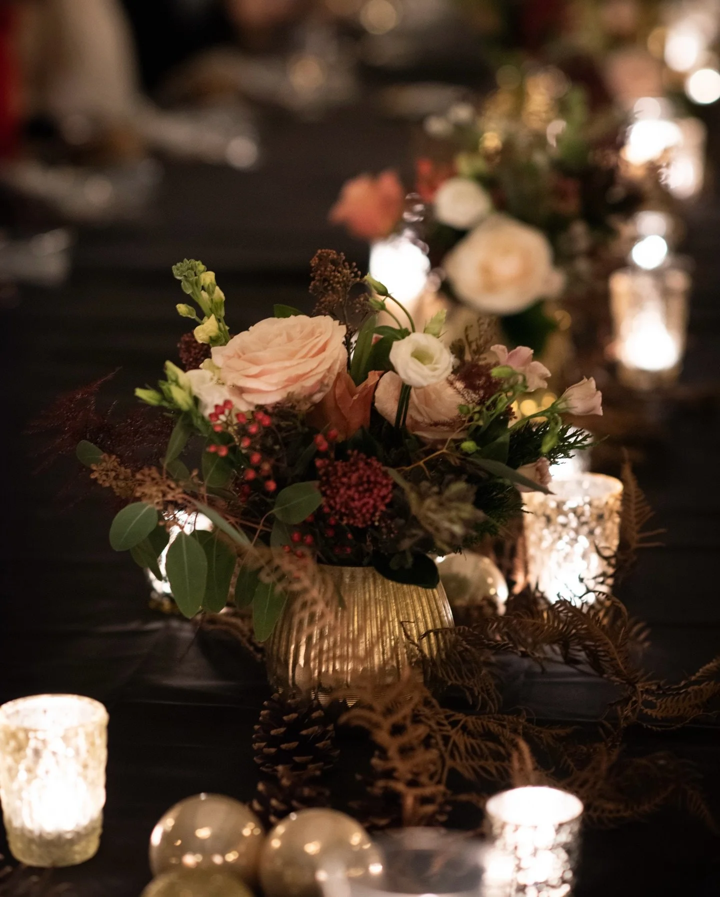 Festive scenes from our wreath making workshop at @somerleyhouse last year. Not long to go now until this year&rsquo;s event... if you managed to grab a ticket, we&rsquo;ll see you there! 
And if you missed out this time, head over to our Christmas s