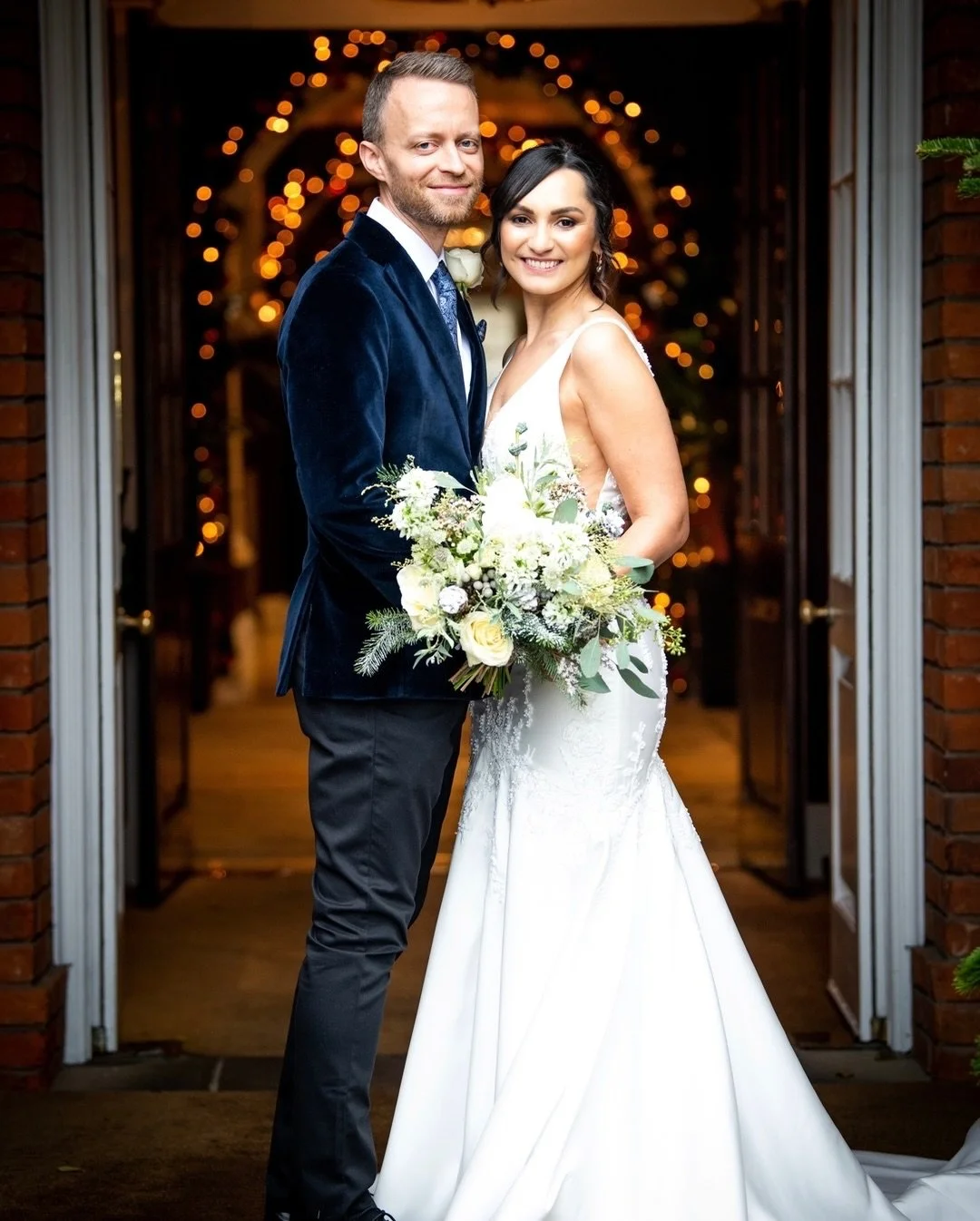 Winter wedding inspiration: Fresh greens and pale winter whites 🌿 🤍
Photography by @abichadwickphotography
Venue @cgweddings @chewtonglen
⠀⠀⠀⠀⠀⠀⠀⠀⠀
winter wedding flowers, bridal bouquet, hampshire wedding florist, romantic flowers