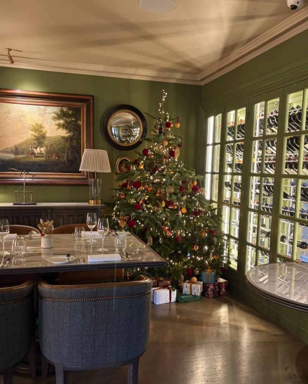 The Arcade Elves have had a very busy Christmas so far&hellip; more from behind the scenes at @chewtonglen 🎄✨ 
⠀⠀⠀⠀⠀⠀⠀⠀⠀
christmas tree decor, festive decor, styling the season, artisan florist