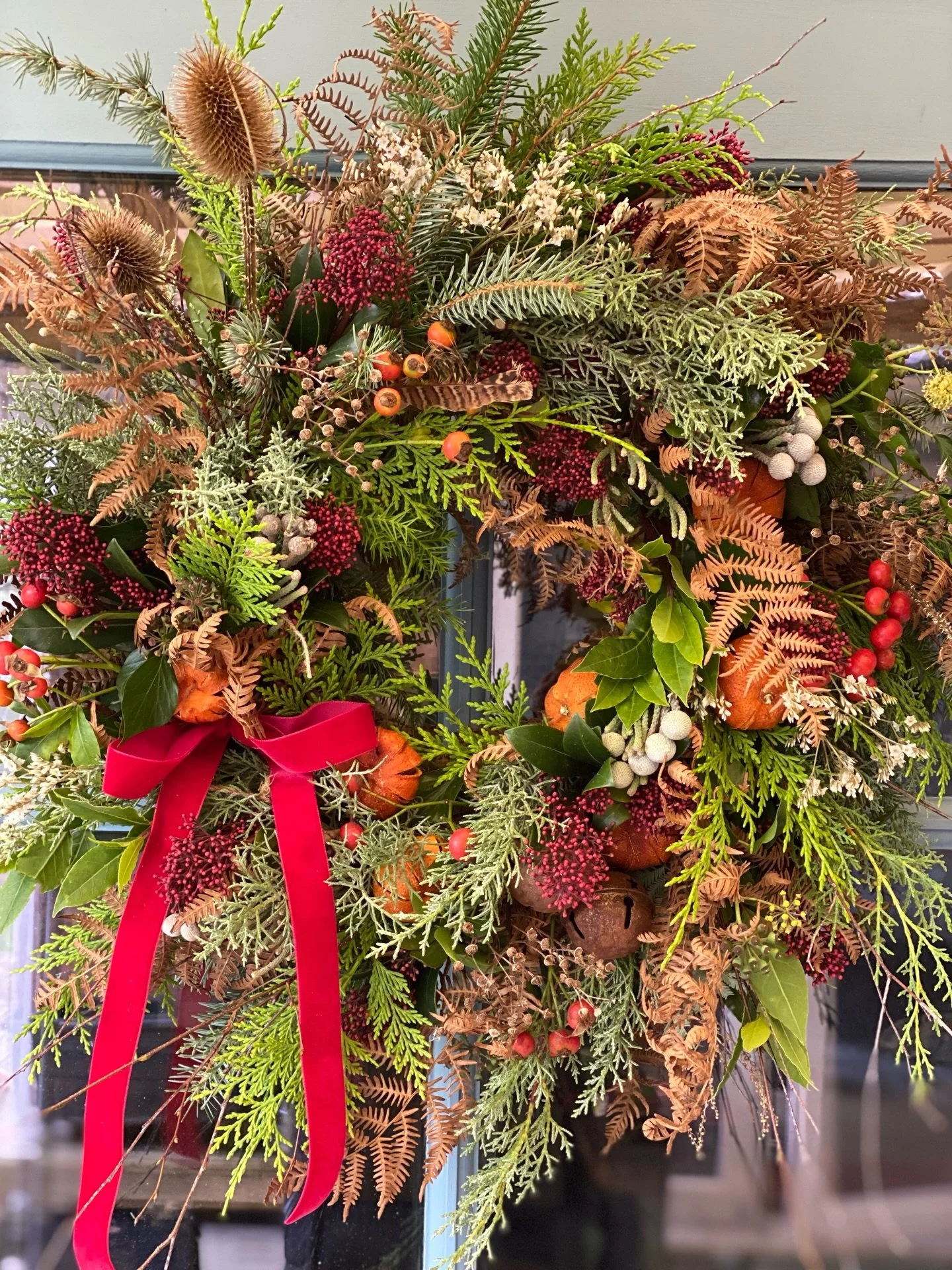 There&rsquo;s still time to order your festive wreath, seasonal blooms or table display... if you hurry! Our guaranteed last order date for flowers in time for Christmas is Saturday 20th December. Head over to the website via our link in profile 🔝 o