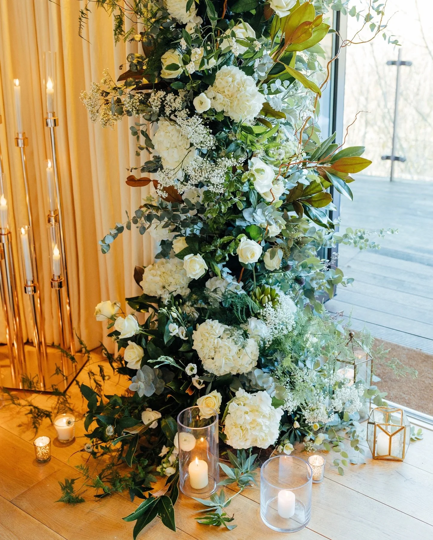 Winter wedding ceremony details... just add candlelight fo magical glow 🕯️🌿✨
Photography by @aimeejoyphotography
Venue @chewtonglen Treehouse
@cgweddings
✨ Just a quick festive reminder: Our guaranteed last order in time for Christmas date is Satur
