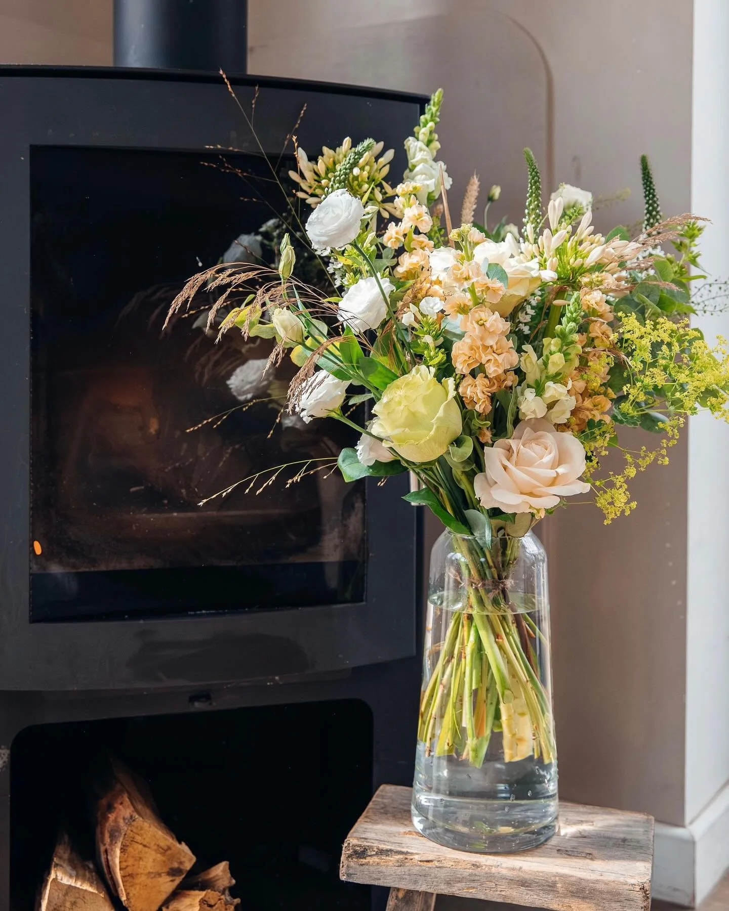 Happy New Year! We hope you had a wonderful Christmas season and a calm and peaceful start to 2026. Should you be looking to add a floral flourish to your home now that the festive decor is starting to dissipate, just a reminder that we are open for 