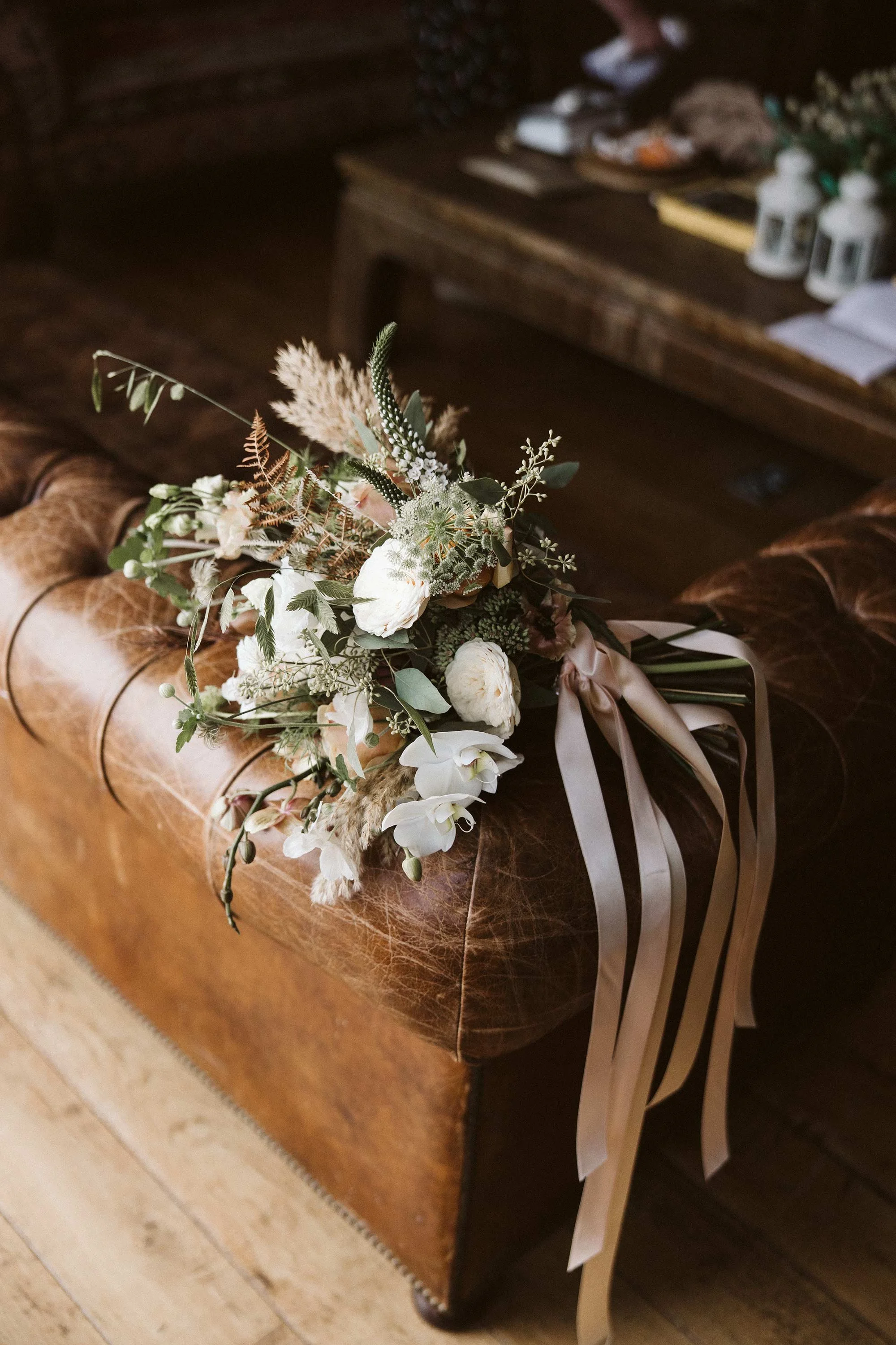 Autumnal toned bridal bouquet