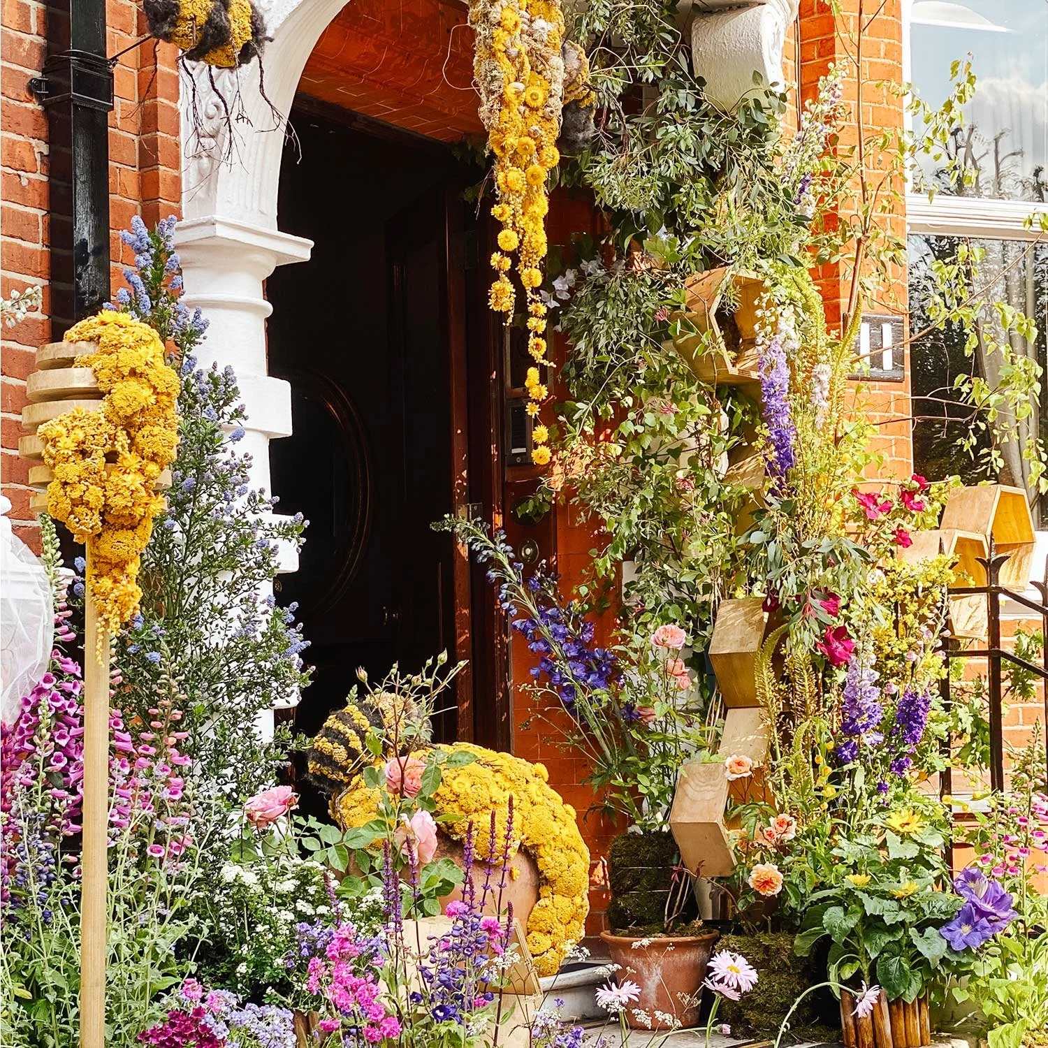 A huge display flowers along the theme of Queen Bee at the Chelsea in Bloom 2024 competition.