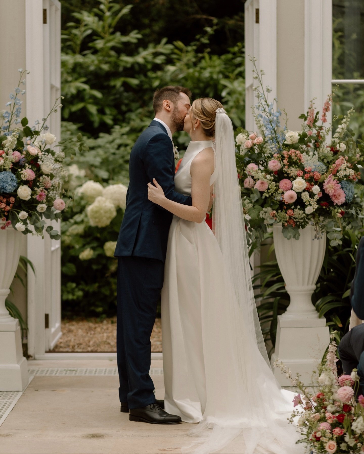 Flowers playing their role to perfection in the most special wedding ceremony moments...
Photography @laura.dean.photography 
Venue @camehousedorset
Planning &amp; Styling @bellissimoweddings
Hair @victorianightingalehair
Makeup @makeupbylauren7
Flow