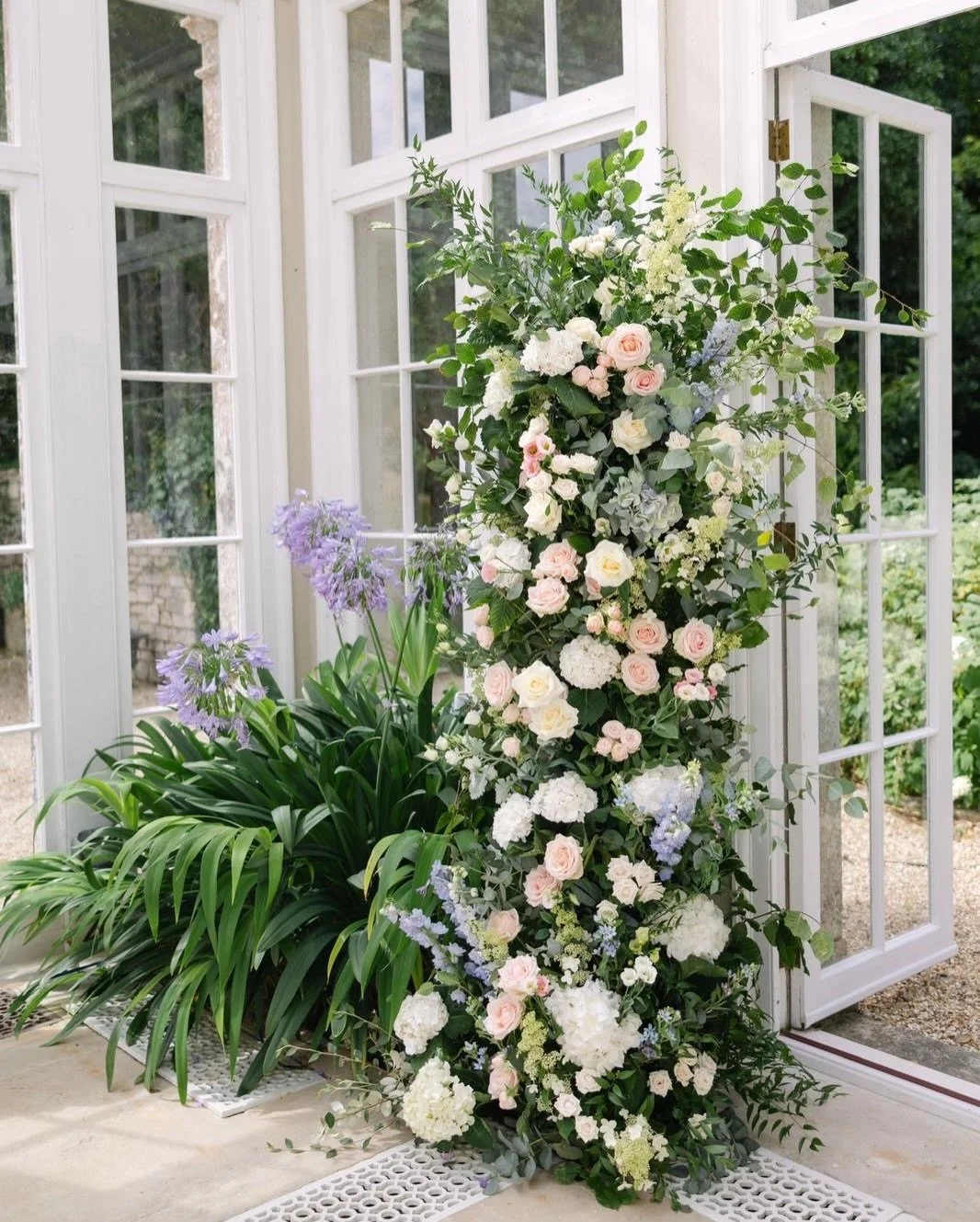 The colours in these beautiful wedding flowers feel like a breath of spring fresh air amid these winter days...
Photography by @alexwysockiphotography
Planner: Melanie @bellissimoweddings ❤️
Venue: @camehousedorset
Film photography: @adamcrocker_phot