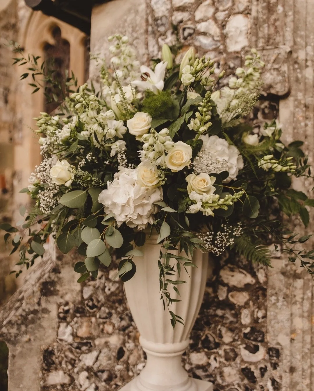 Are your wedding flowers ready for their close up? 📸 💐 We always make sure they are! ✨ If you&rsquo;d like to book a wedding flower consult, head over to our website via the link ⬆️ in profile and fill out your details today...
Photography by @alis
