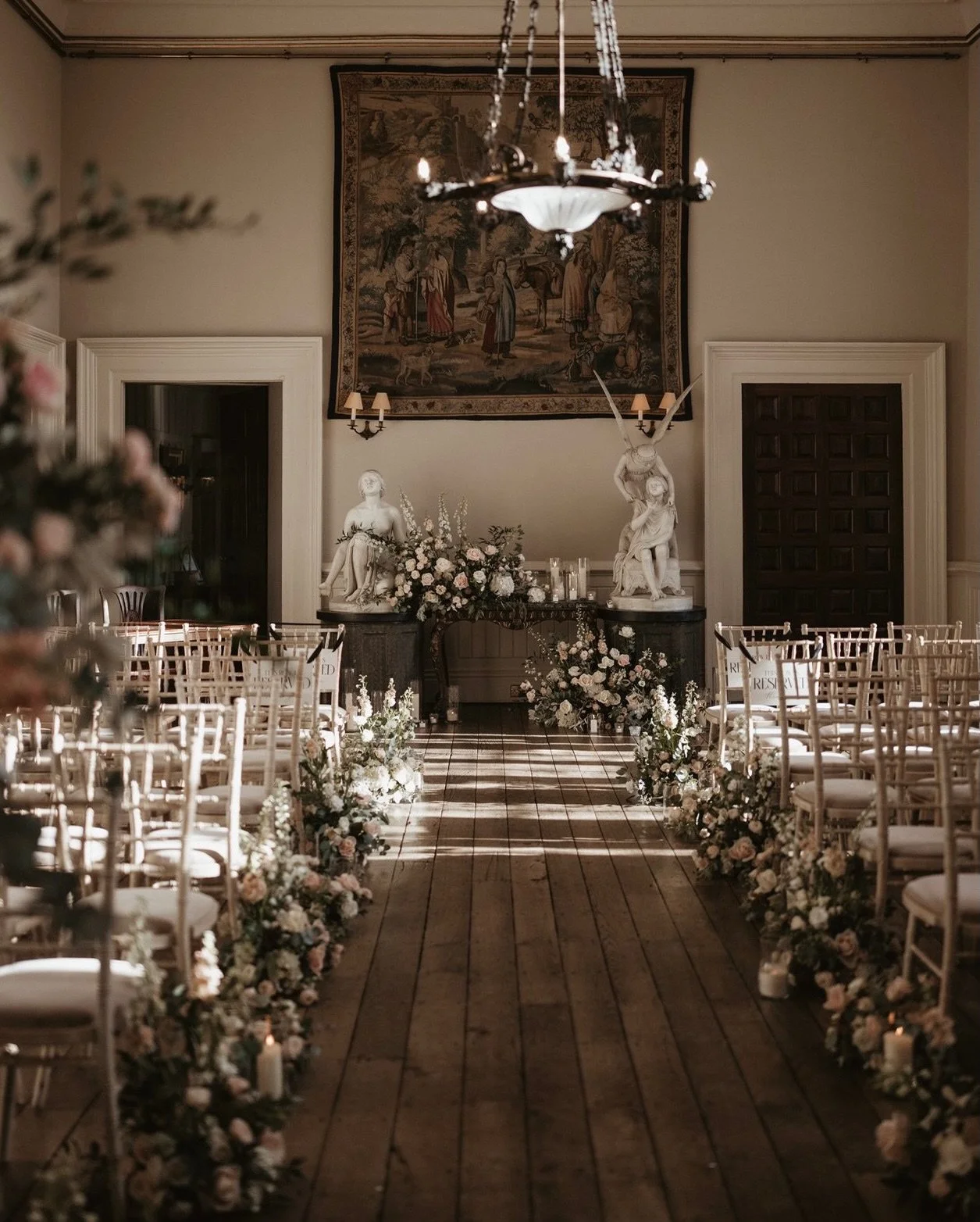 Sunlight, shadows, blush pink, candlelight... and so many joyous smiles 🌸 🕯️ More beautiful scenes from @hestercrockeraddis and @simon.addis.5 &lsquo;s wedding 💕
Photography by @kapturedbykatharine
⠀⠀⠀⠀⠀⠀⠀⠀⠀
bridal inspiration, romantic wedding fl