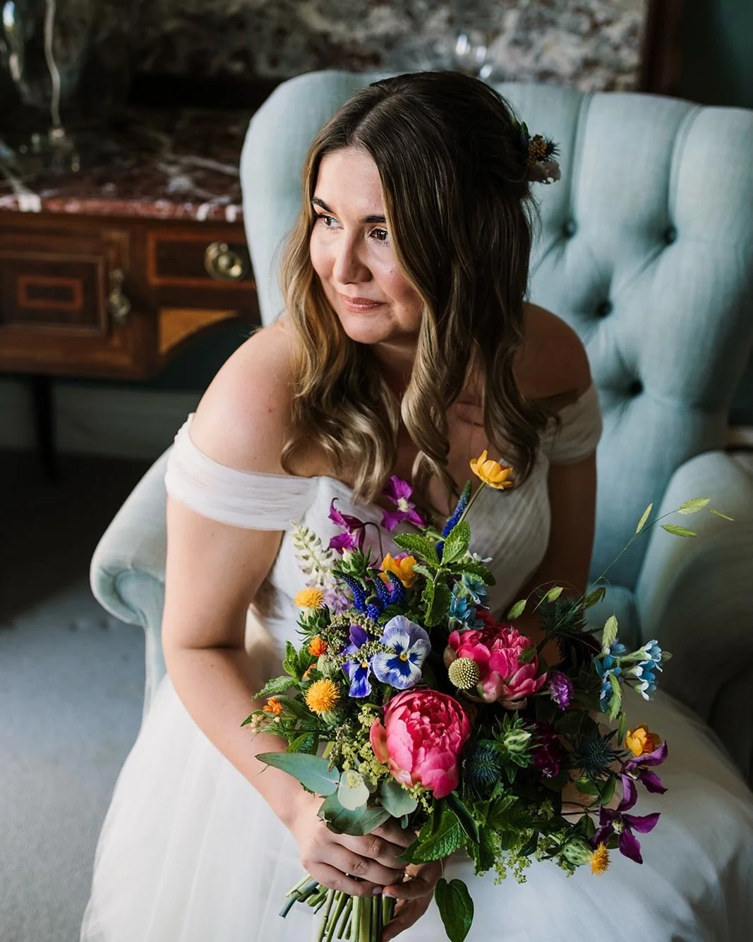Summer weddings with an abundance of colour - we&rsquo;re here for all of it! 💐 💜 🪻
Photography @rachelizabeth_photo
Venue @burleymanorbarnweddings
⠀⠀⠀⠀⠀⠀⠀⠀⠀
bridal bouquet, Dorset wedding florist, summer wedding flowers