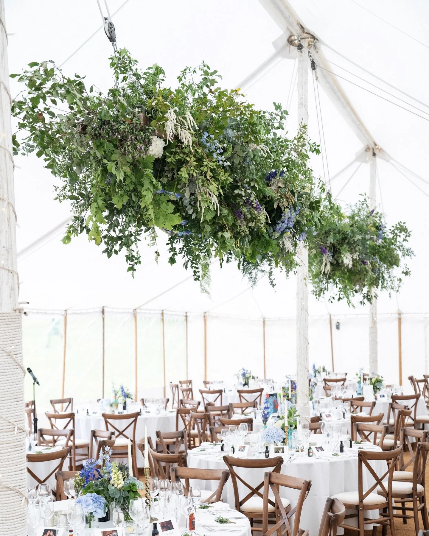 Don&rsquo;t forget to look up - there&rsquo;s magic up there! 👆🏼 🌺 🌾 🌸 ✨ Hope you had a glorious long weekend and are ready for a new (shorter) week!
⠀⠀⠀⠀⠀⠀⠀⠀⠀
Photography Credits:
1 @david_wheeler_photography
2 @tellyourstory.photography at @la