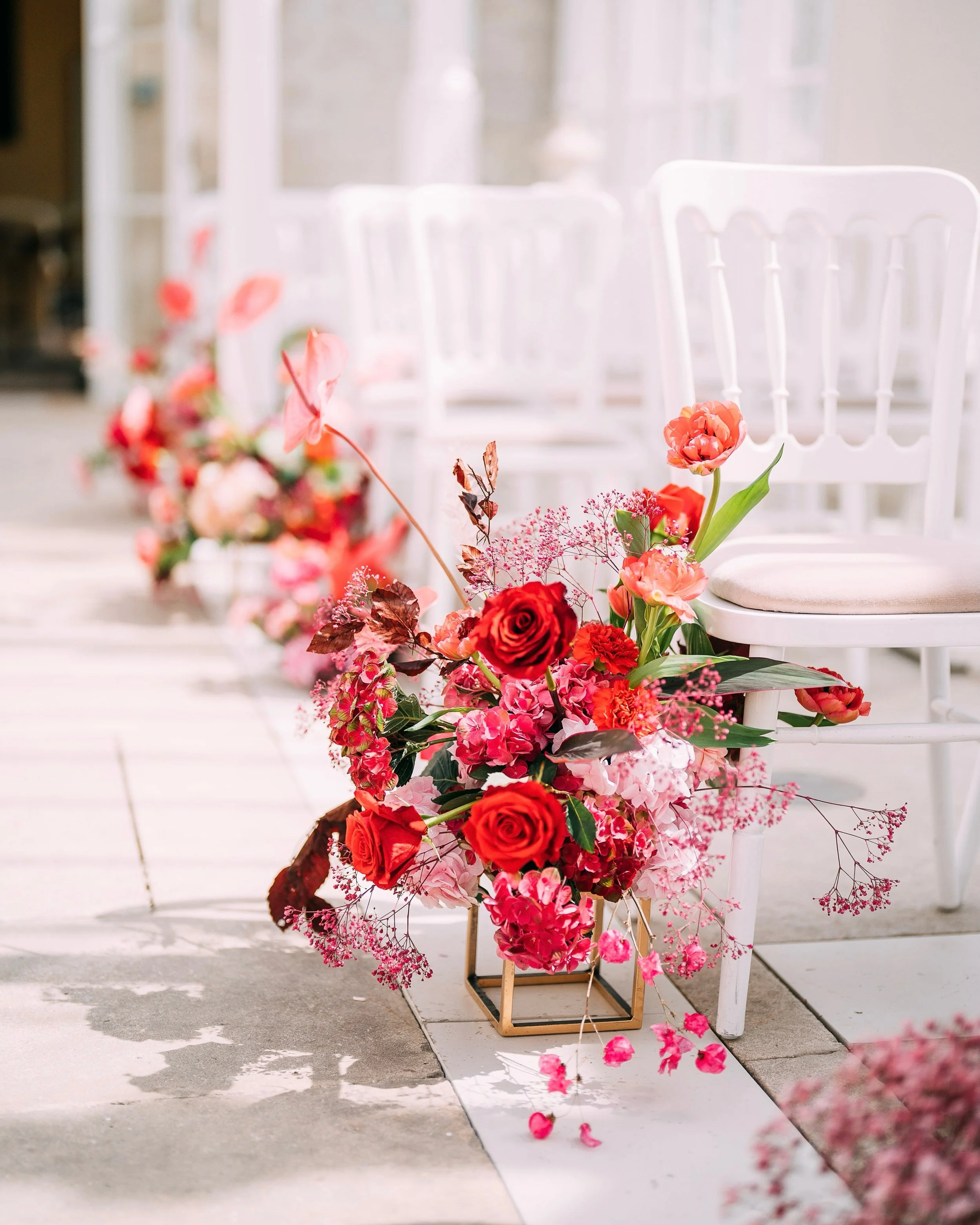 When the sunlight and venue come together to showcase the wedding flower colour palette to perfection! ❤️ ✨ 🩷
Photography by @bertpalmer
Venue @camehousedorset
Wedding planner @bellissimoweddings
⠀⠀⠀⠀⠀⠀⠀⠀⠀
summer bridal flowers, reception flower det