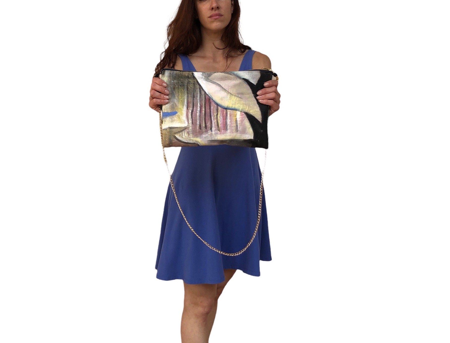 Pochette con tracolla 4 - indossata.JPG