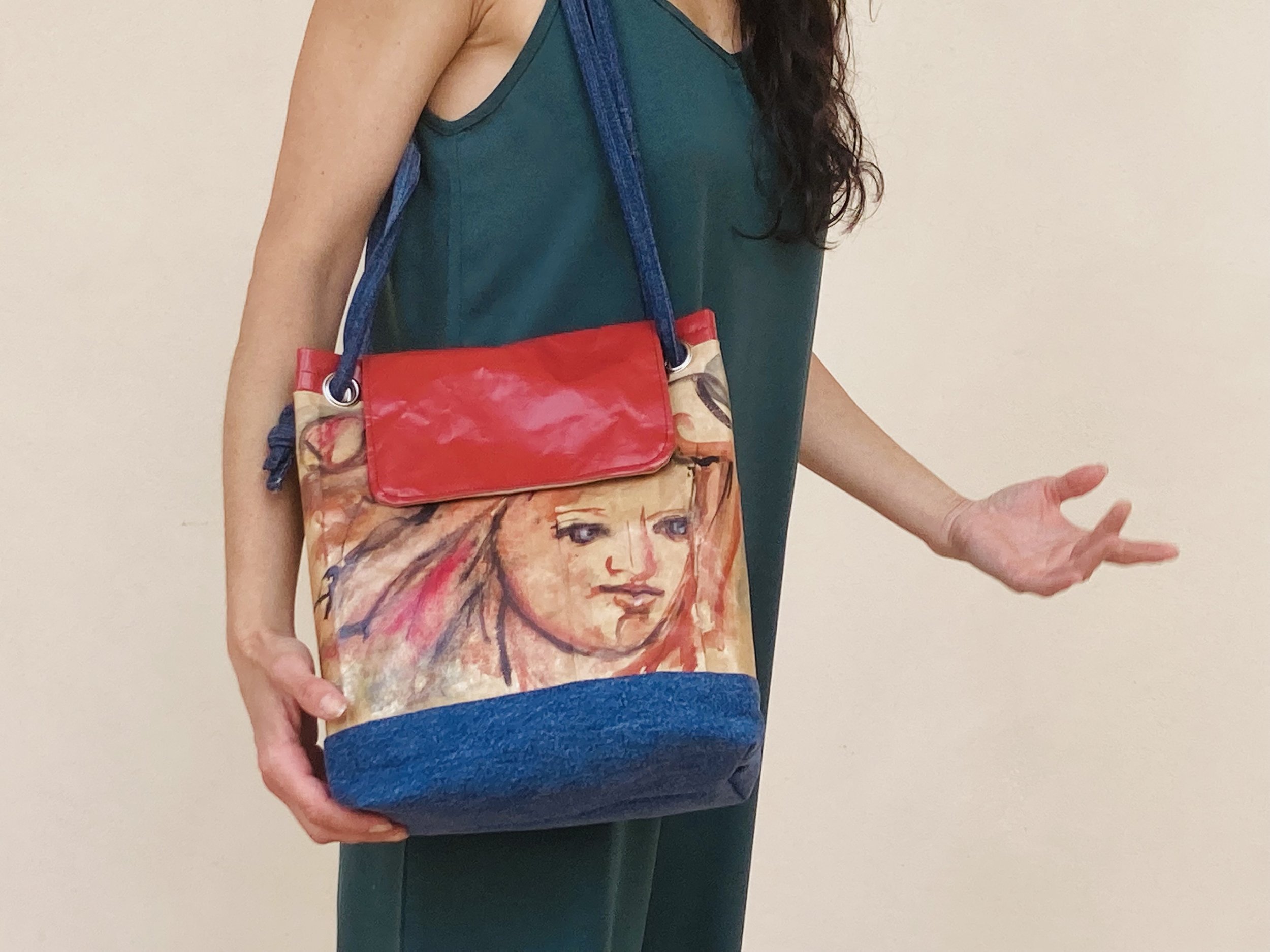 Borsa Daniela 3 - indossata.jpeg