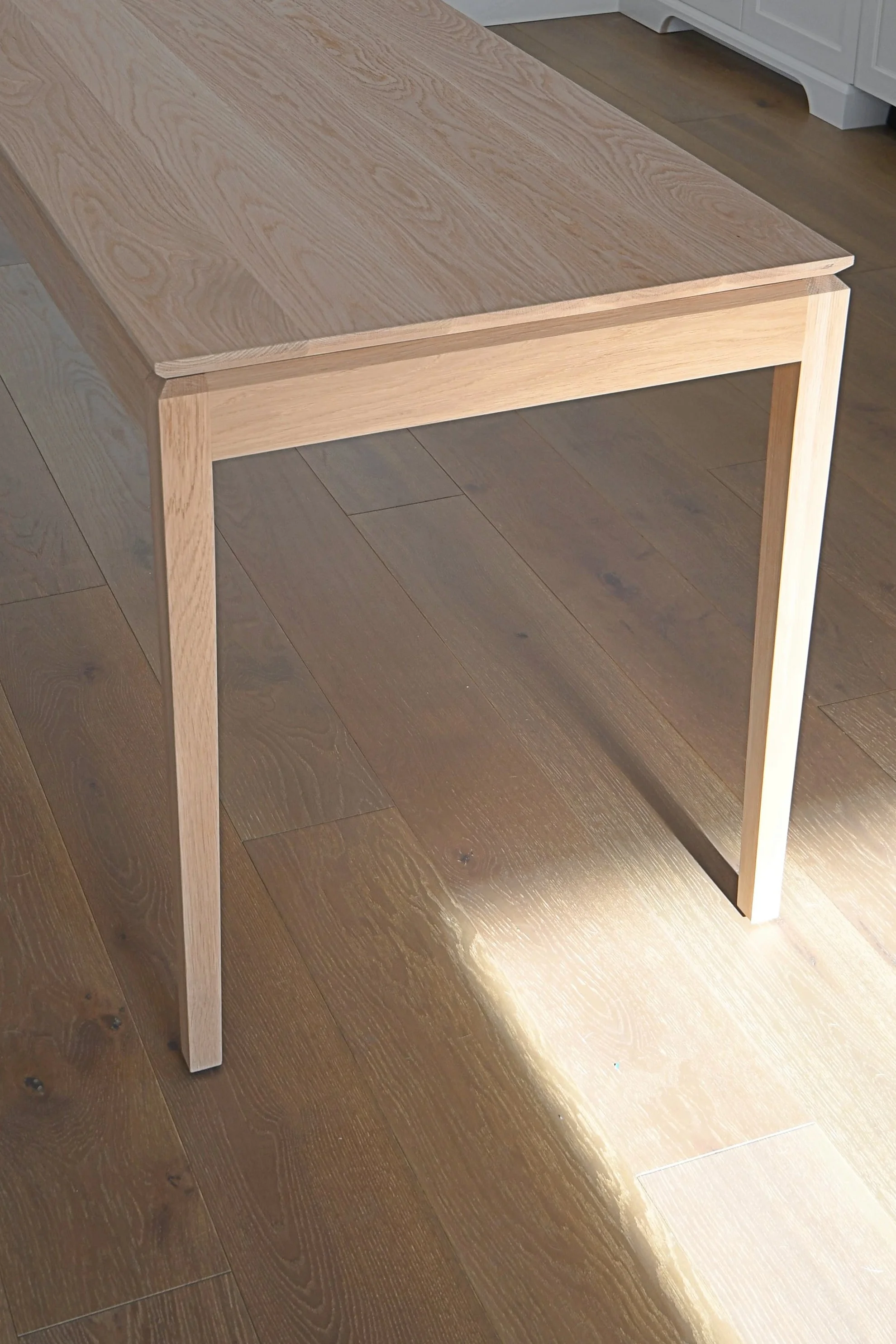 desk1.jpg