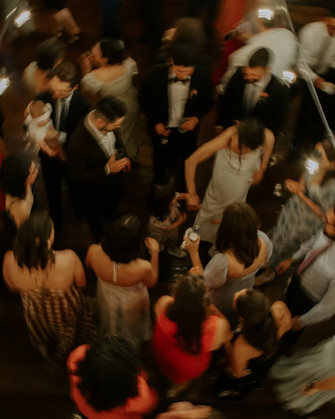 M &amp; A, des petits moments doux, riches d&rsquo;&eacute;motions et authentiques! 🤍 Thank you both for your trust and your warm welcome, it was a honour to celebrate with you! x

Revoir ces photos me donne tellement h&acirc;te aux mariages qui m&r