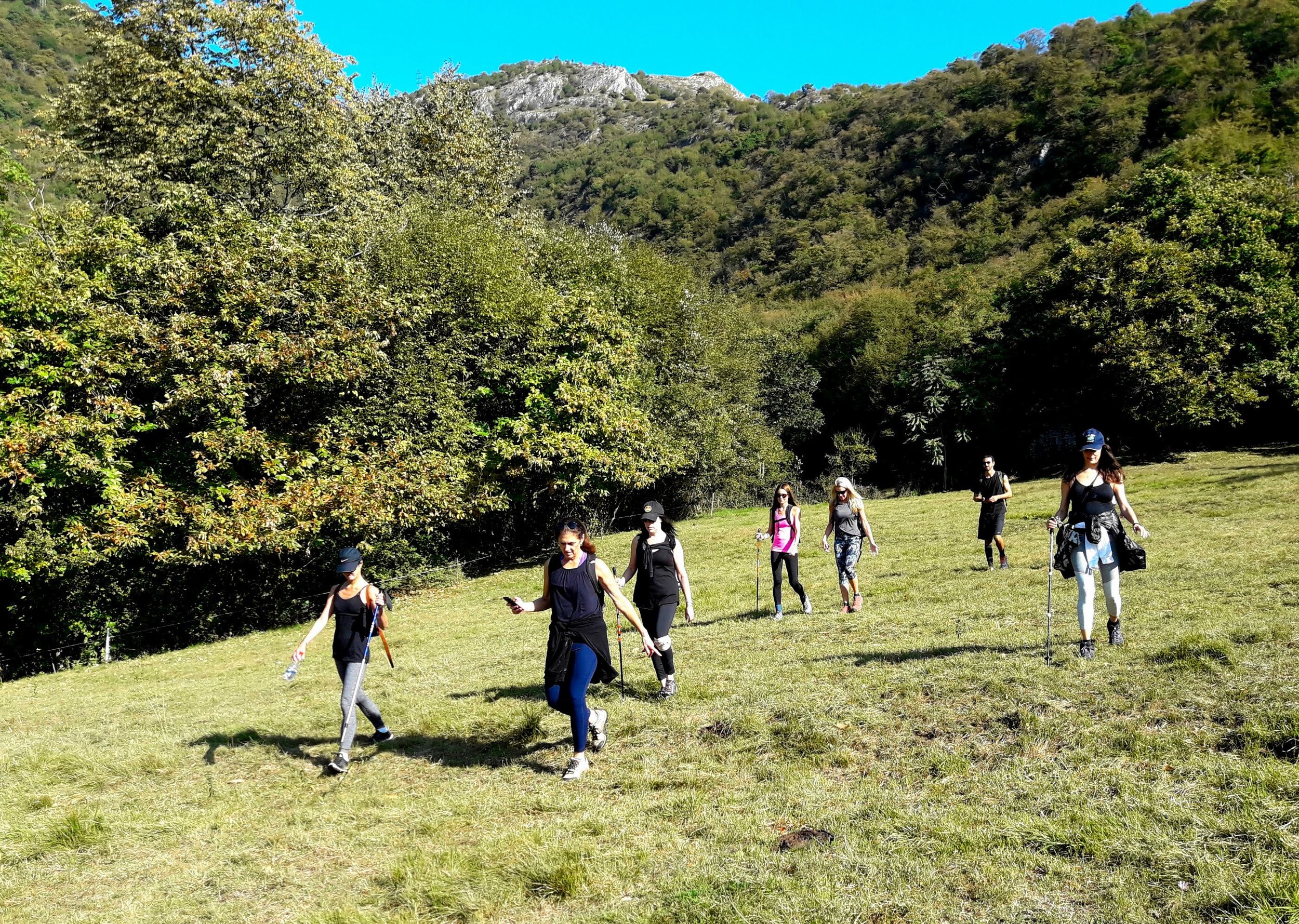 Groupwalking Chiesetta Alpini.jpg