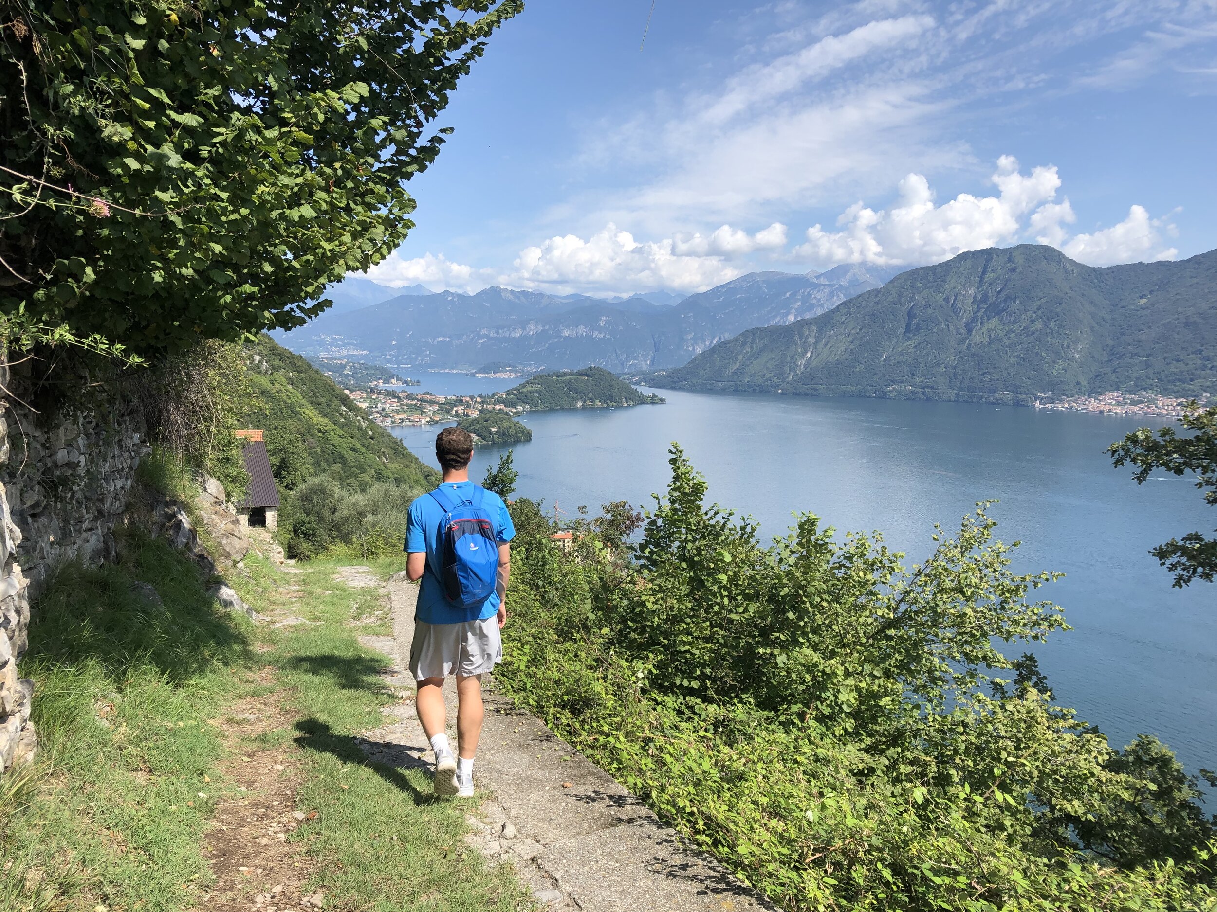 Colonno_Lakecomo_hikingcomolake.jpg