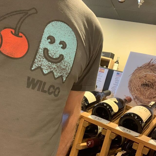 It&rsquo;s Sunday, so Wilco shirt day. #wilco #thetweedyshow #jefftweedy #illahevineyards #bonsavage #pinotnoir #fourgraceswine