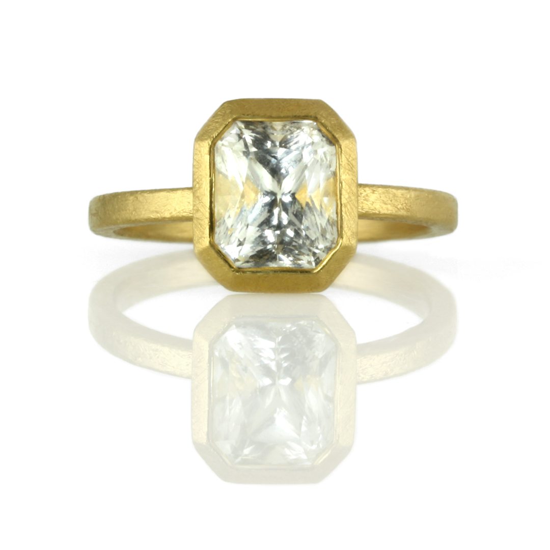 22kt gold bezel setting for emerald cut stone