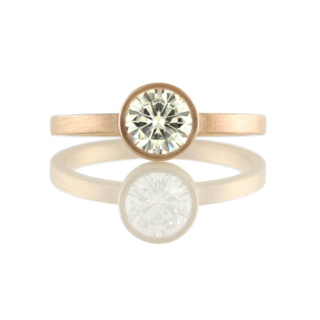 14kt rose gold bezel setting for round cut stone 