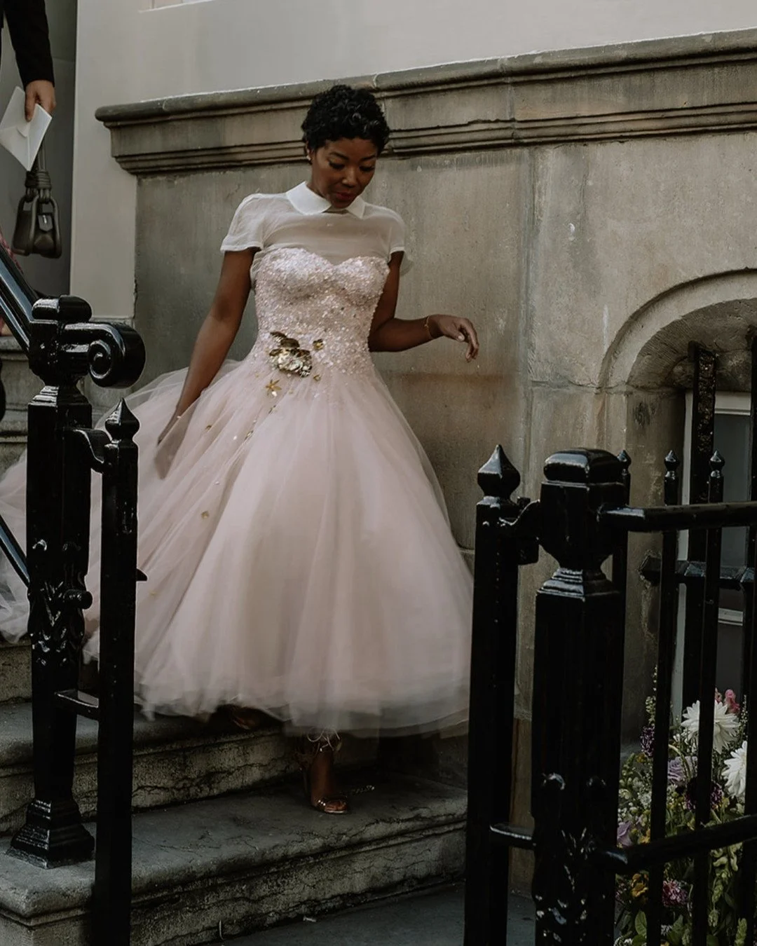 When the perfect bridal gown becomes an extremely cute party dress......

📷 Sonja Koning
👰 Julia Kim Kjaer