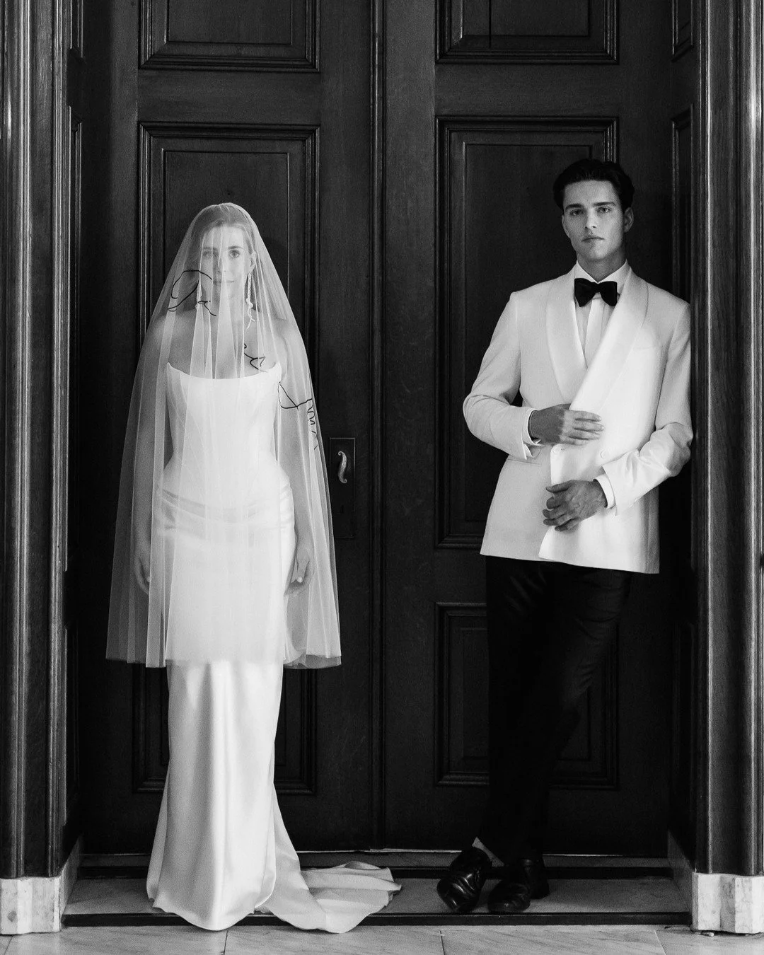 The perfect combination of structure and softness.....

Draped, biascut silk satin skirt with a structured corset.

Completed with a custom veil with black embroidery.

Photographer @demis_design
Muah @sandrabierens_bridal
Venue @kasteelengelenburg
D