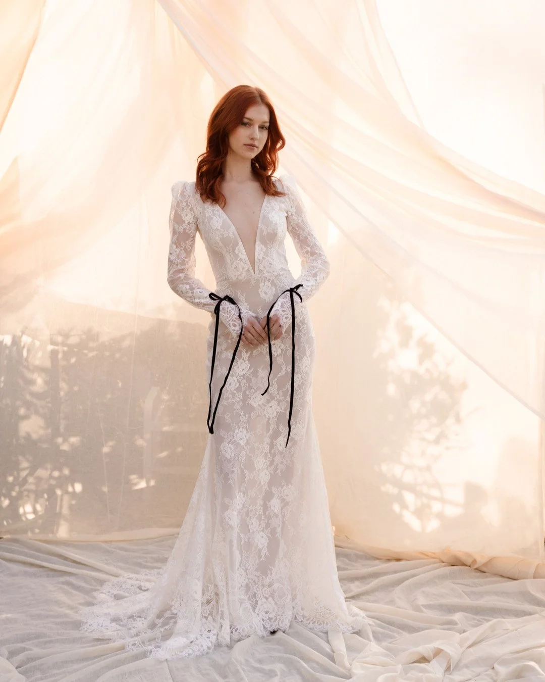 Black velvet ribbons and bespoke black embroidery.......

Loving the little bit of Goth......

📷 Renske Meinema @renskemeinema.studio
👰&zwj;♀️ Rosa via @moxiemodels.amsterdam @rosavangessel
💄 Chantelle Alyssa @muachantellealyssa