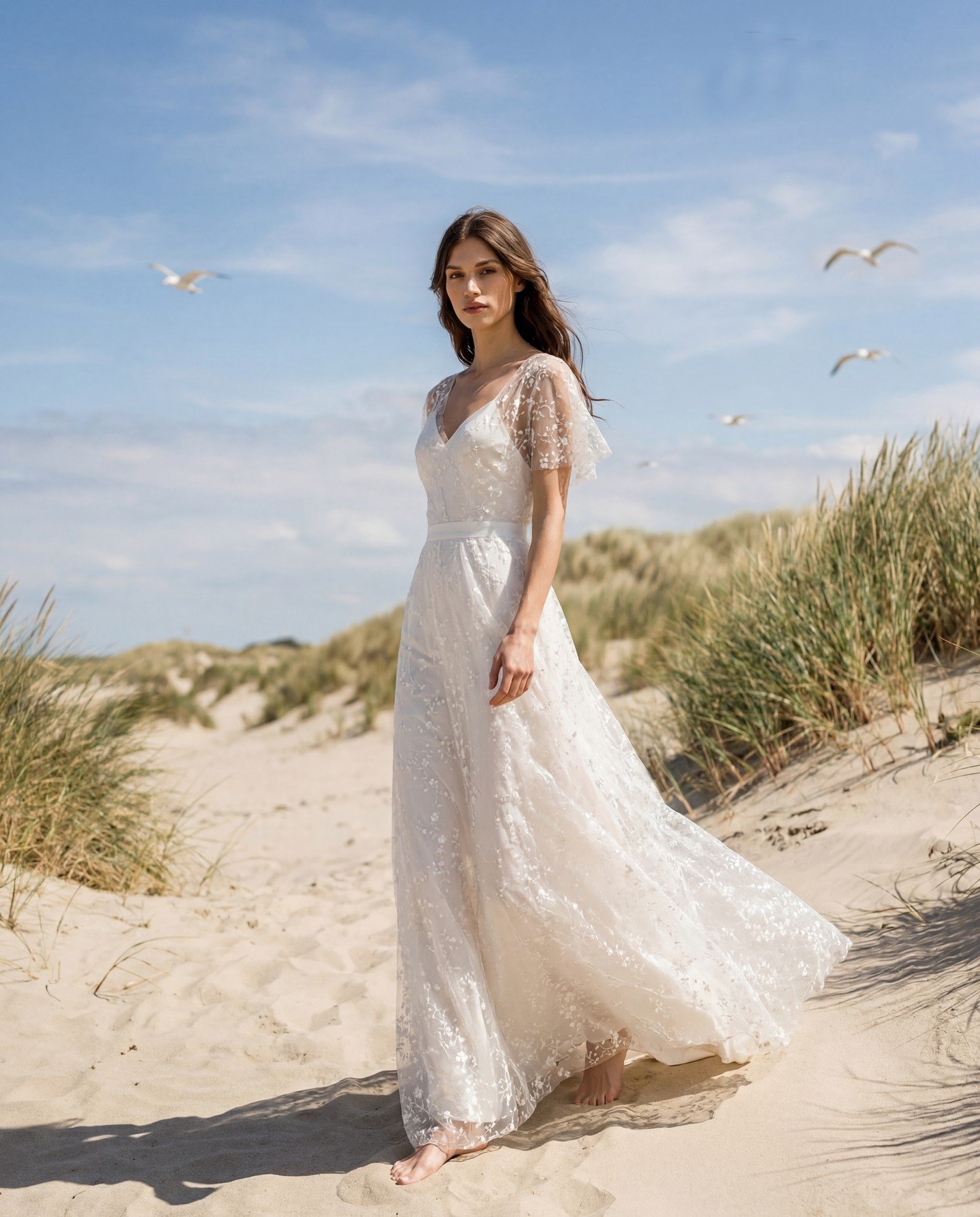 Summer on Terschelling is always a good idea.....

Sophie, barefoot in the sand, wearing 'Lily'.