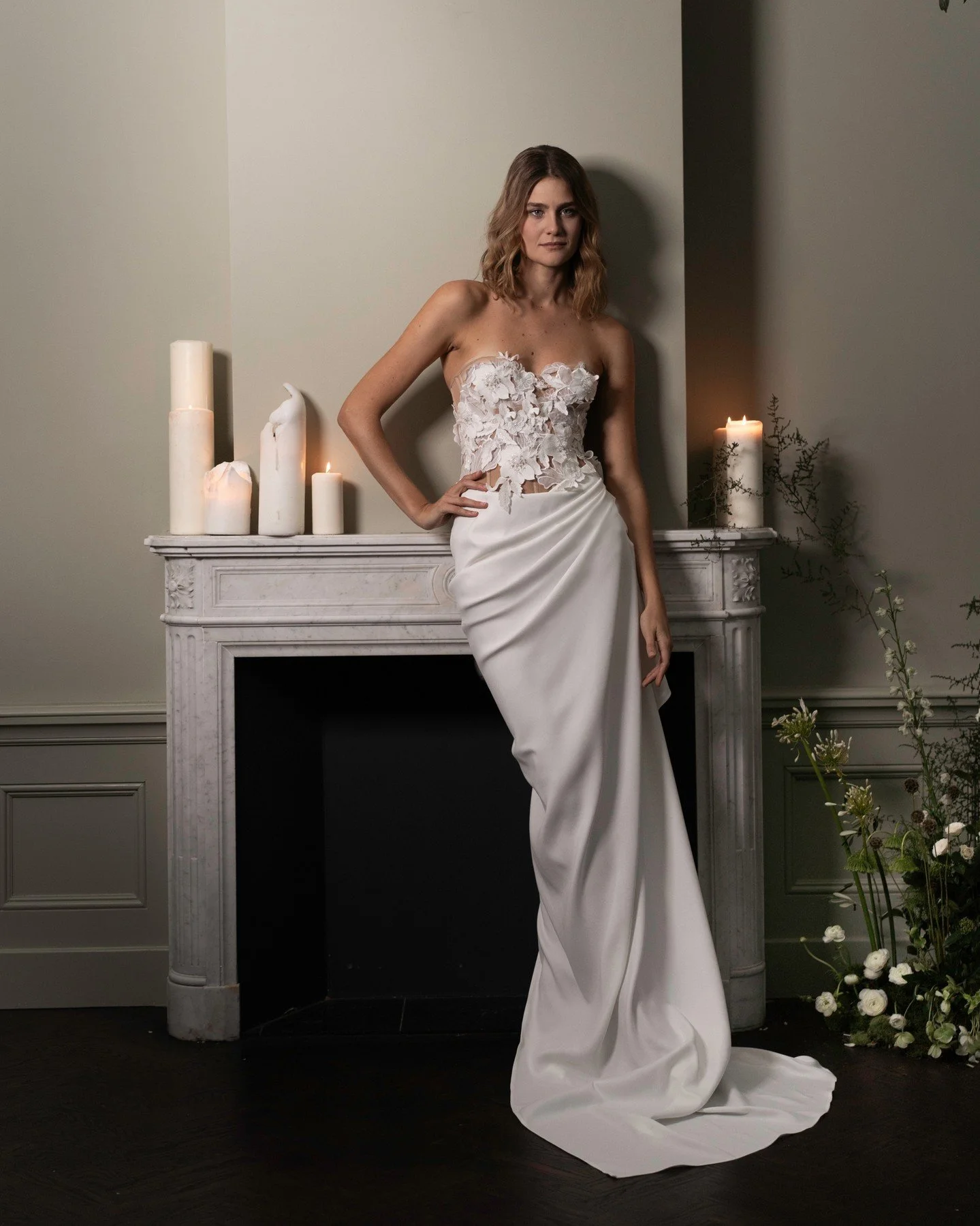 Structured corset with hand applied 3D lace appliqu&eacute; and embroidery. Combined with a draped crepe skirt with subtle train. 

&lsquo;Pearl&rsquo; 

Photo: Renske Meinema 
Model: Silke Hajunga
