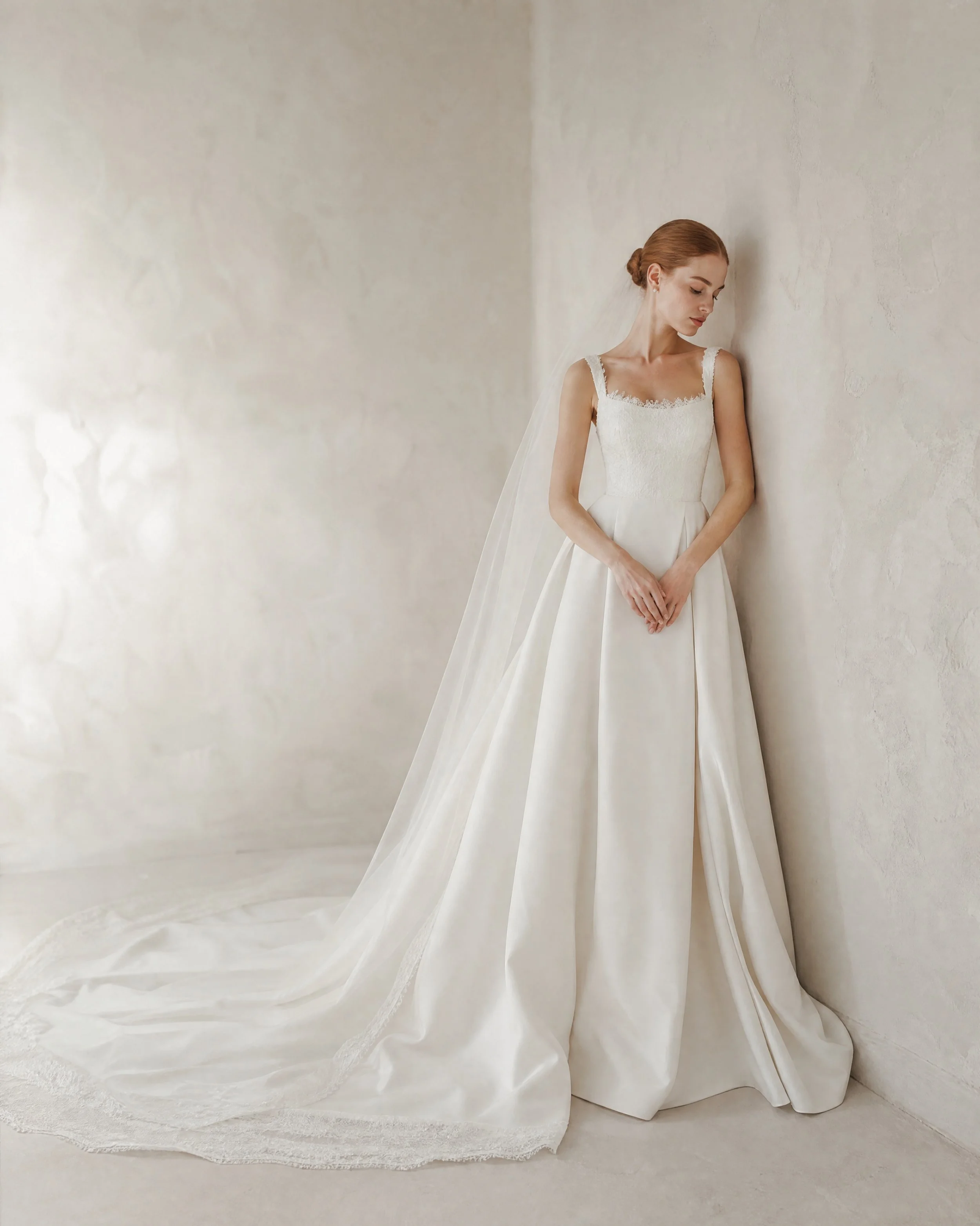 our new collection is almost ready and we can't wait to share all the beauties with you.
New gowns and new veil options to compliment each look.

wedding dress atelier
bruidsjurk atelier