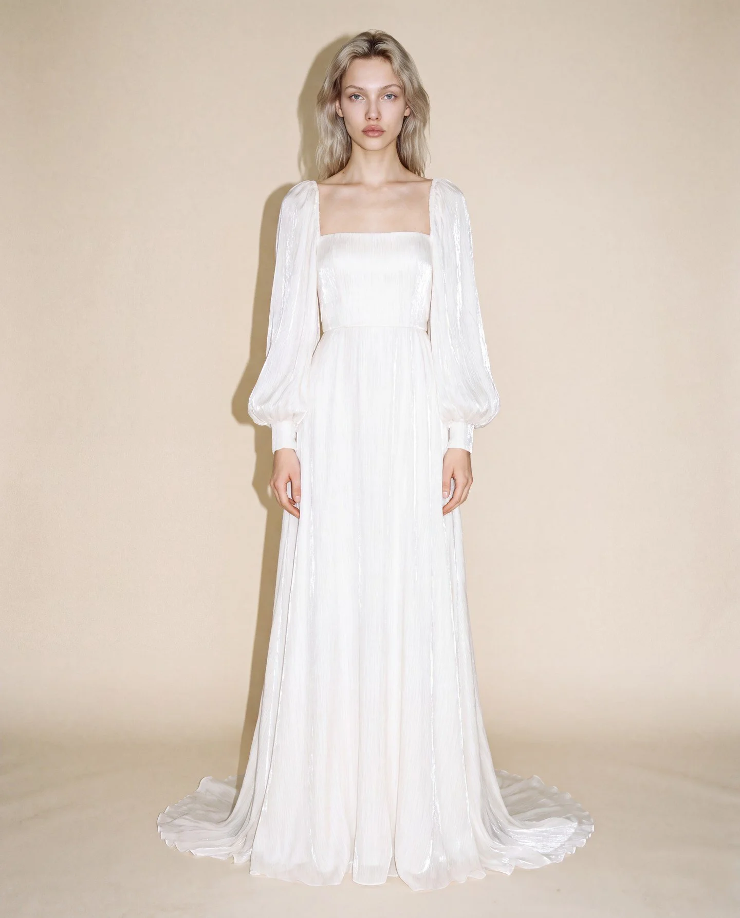 Super lightweight, pleated matt satin gown with removable sleeves and straight line corset......
With just the subtlest of trains to complete the look,....