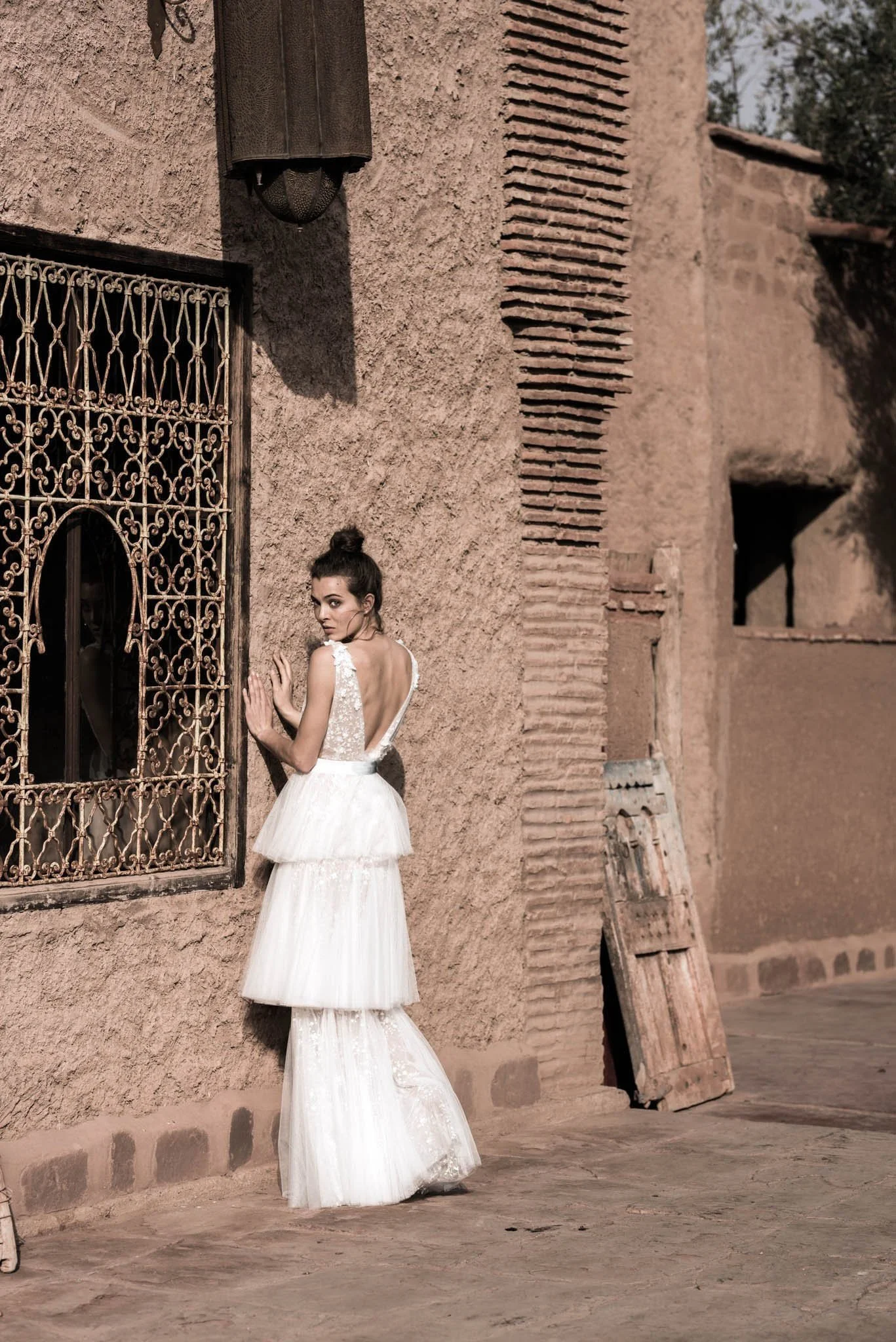 Bride wering a tulle and lace wedding gown from Designer Edwin Oudshoorn, with layered tulle skirt "Evie"