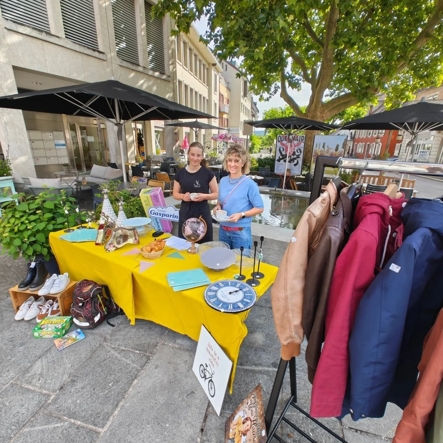 Flohmi i de Altstadt. H&uuml;t vom 9 bis am 17 Uhr. Start be eus und schm&ouml;kere dur euse Stand, trink es K&auml;ffeli und mach denne t Tour dort Altstadt❤️🧡💛💚🩵💙💜🤎🖤🩶🤍