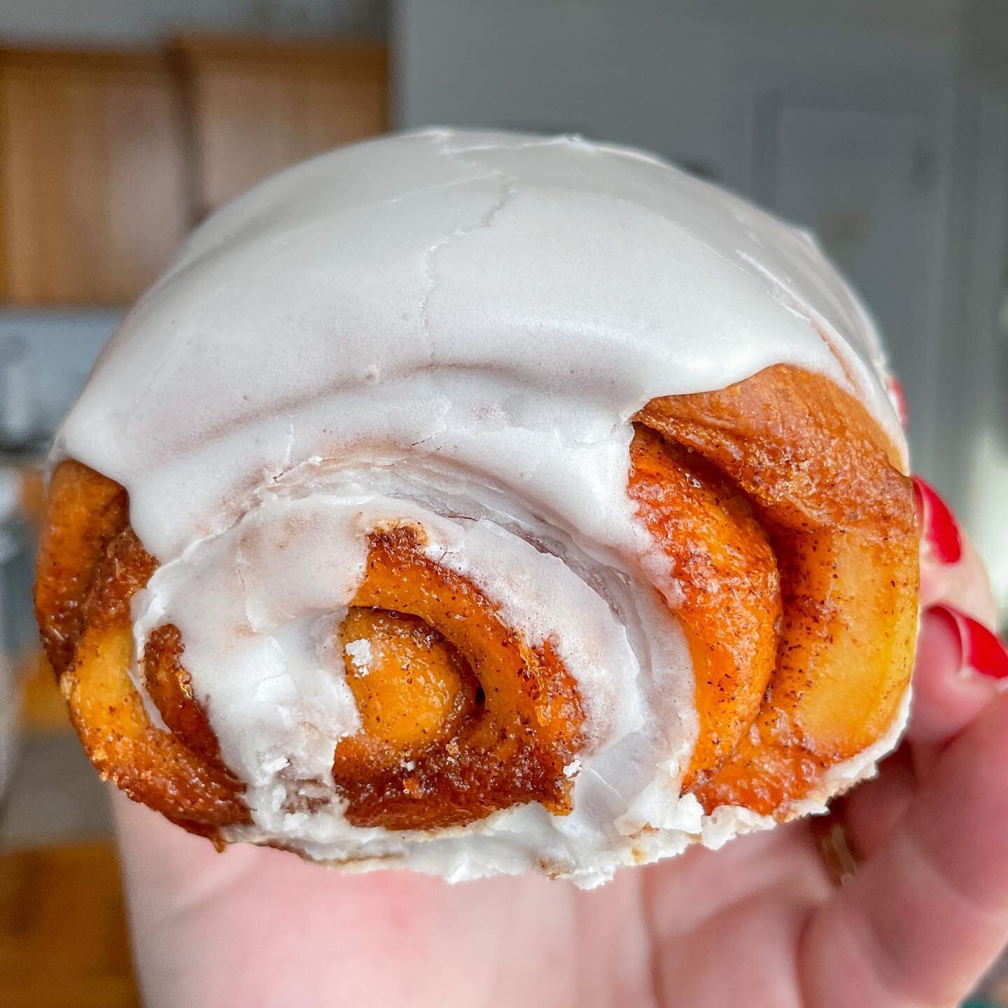 Call me cinnamon, &lsquo;cause I&rsquo;m on a roll.
📍: @citycakes 
This is the Sideways Cinna, and it&rsquo;s available from the new City Cakes location, which is super cool, and worth stopping in when you can!
.
.
.
.
.
.
.
#cinnamonroll #citycakes