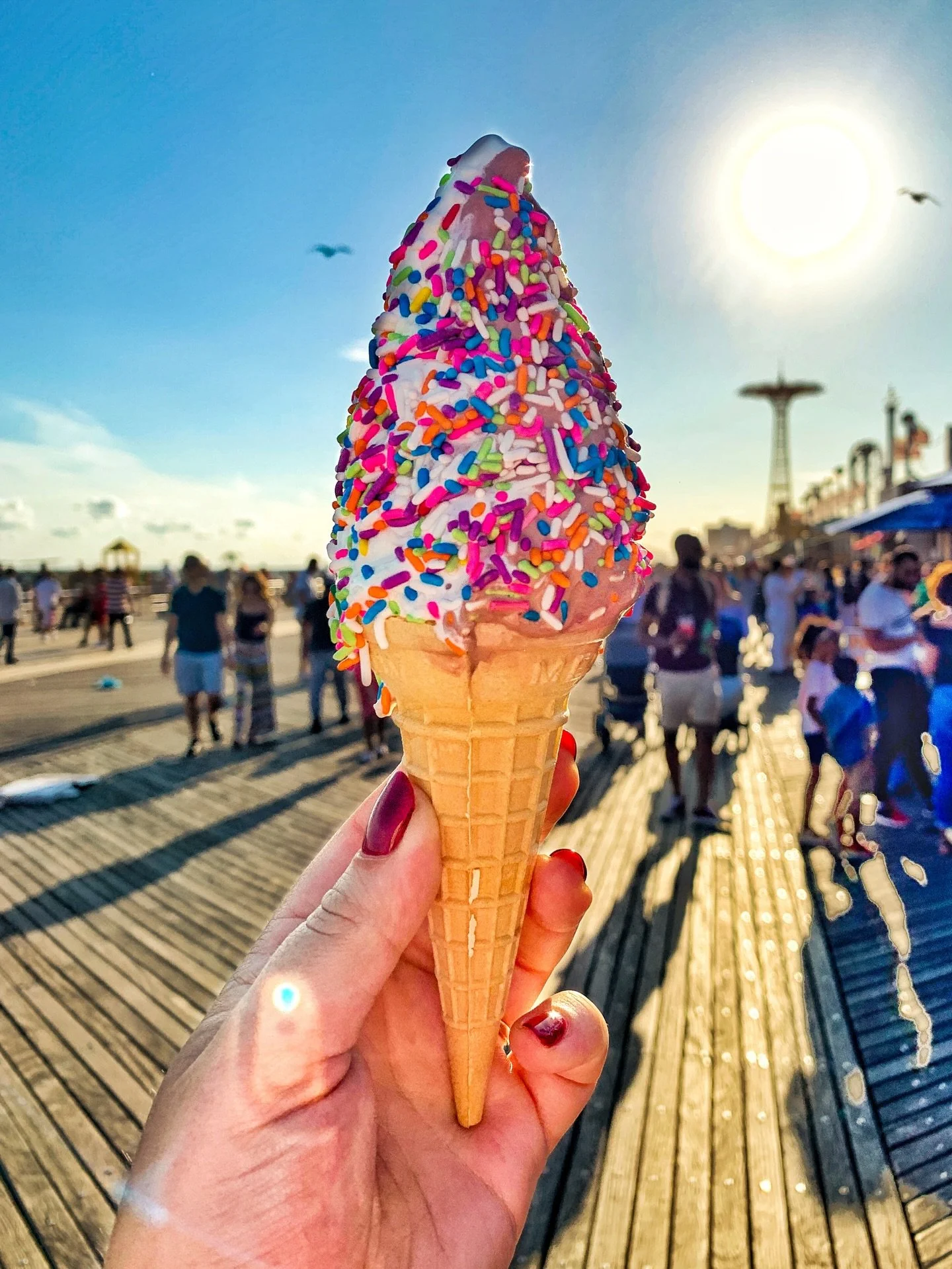 One 60&deg; degree day and mentally I&rsquo;m here. 
🍦🎢🎡☀️🌊
📍: Paul&rsquo;s Daughter
.
.
.
.
.
.
#coneyislandfun #coneyislandnyc #nyctreats #icecream softserveicecream