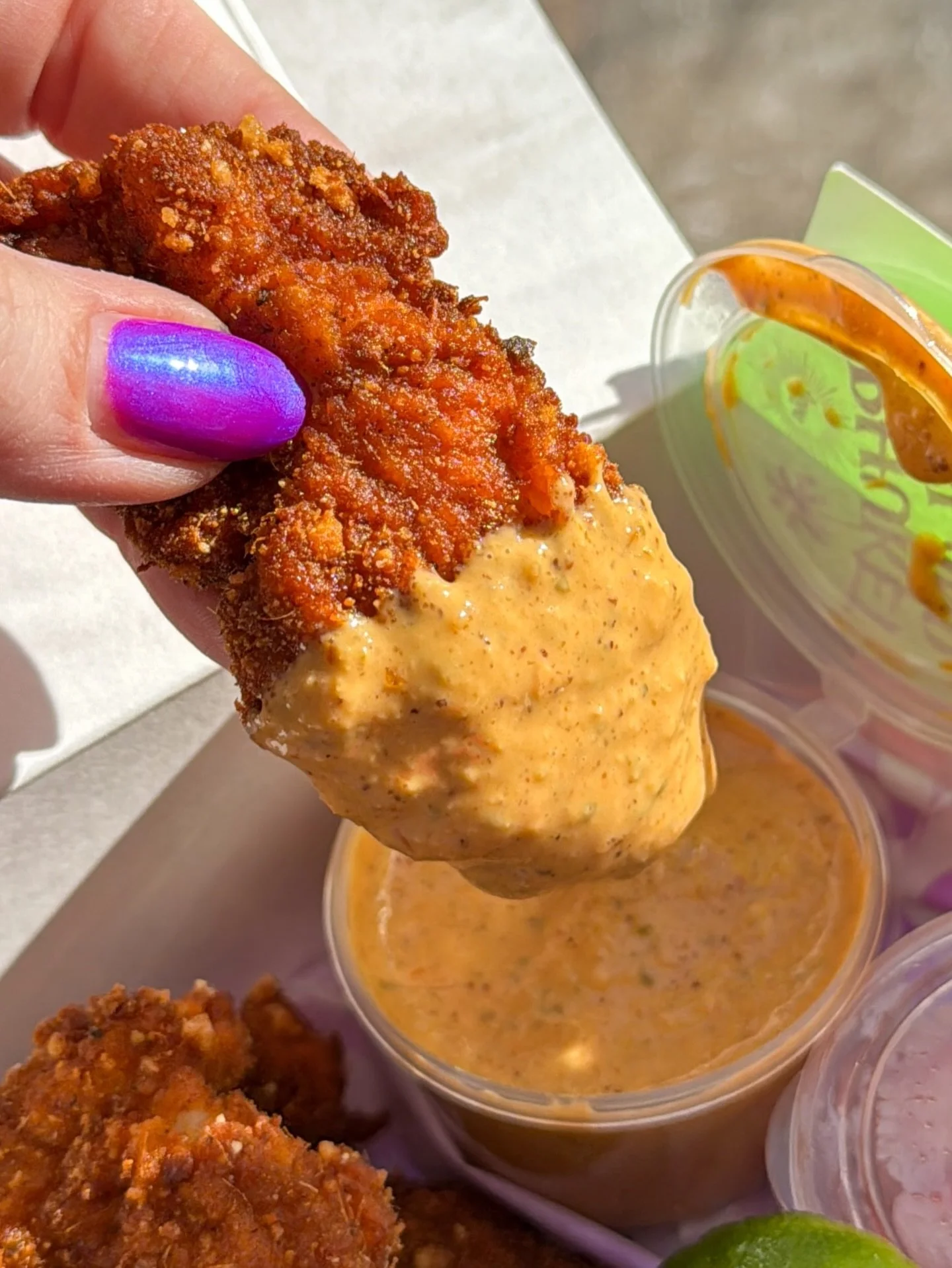 More chicken finger based restaurants, please. 
📍: @mommypais 
🔥 Spicy fried chicken fingers with Phuket Island Dip
🥥 Coconut fried chicken fingers with Sweet Soy Mustard
.
.
.
.
.
#mommypai #chickenfingers #thaidiner #chickenfinger spicychicken