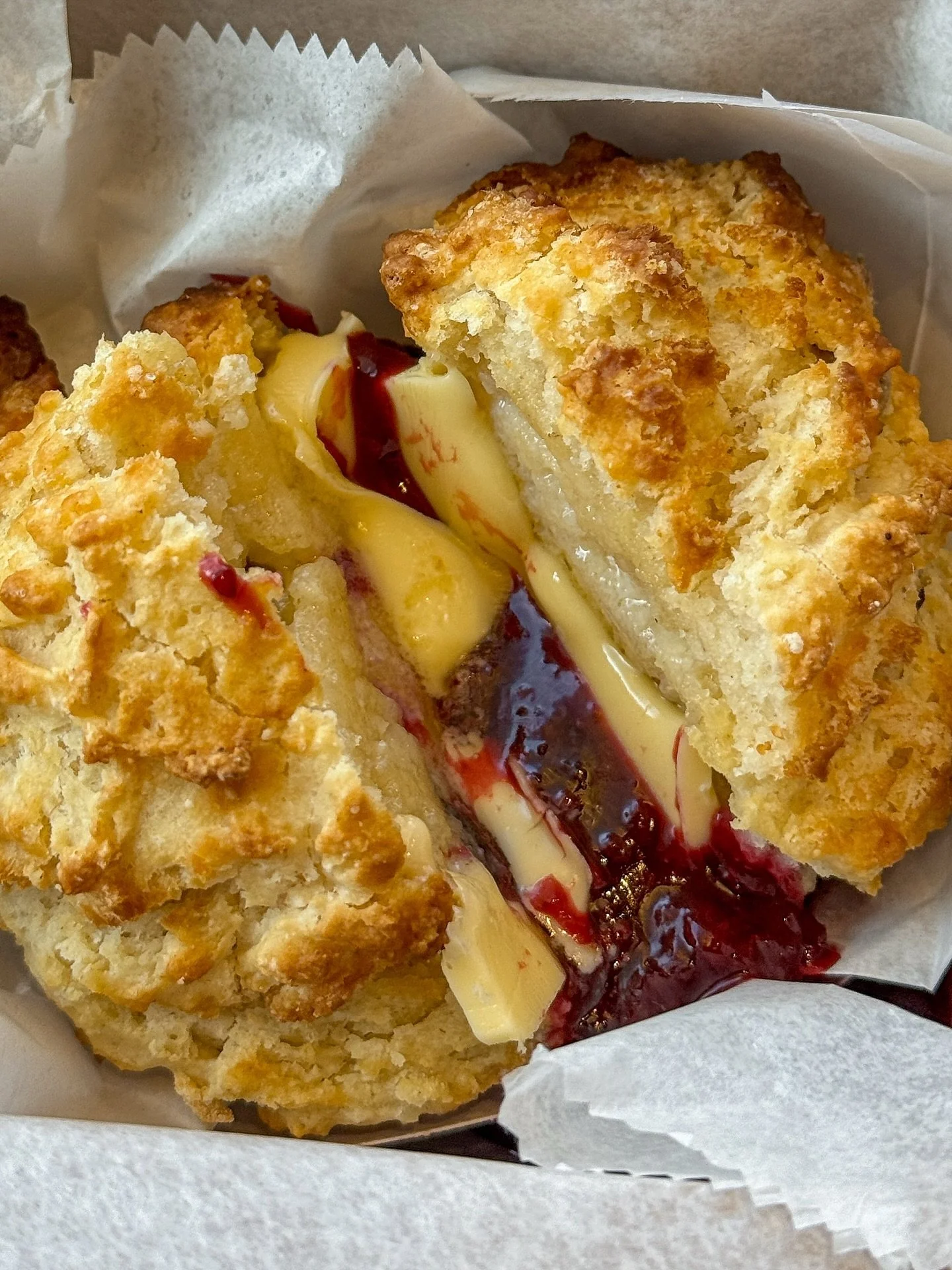 Pregaming St. Patrick&rsquo;s Day. ☘️
📍: @maryosirishsodabreadshop 
.
.
.
.
.
#irishsodabread #maryosirishsodabreadshop #nyceats #nyctreats