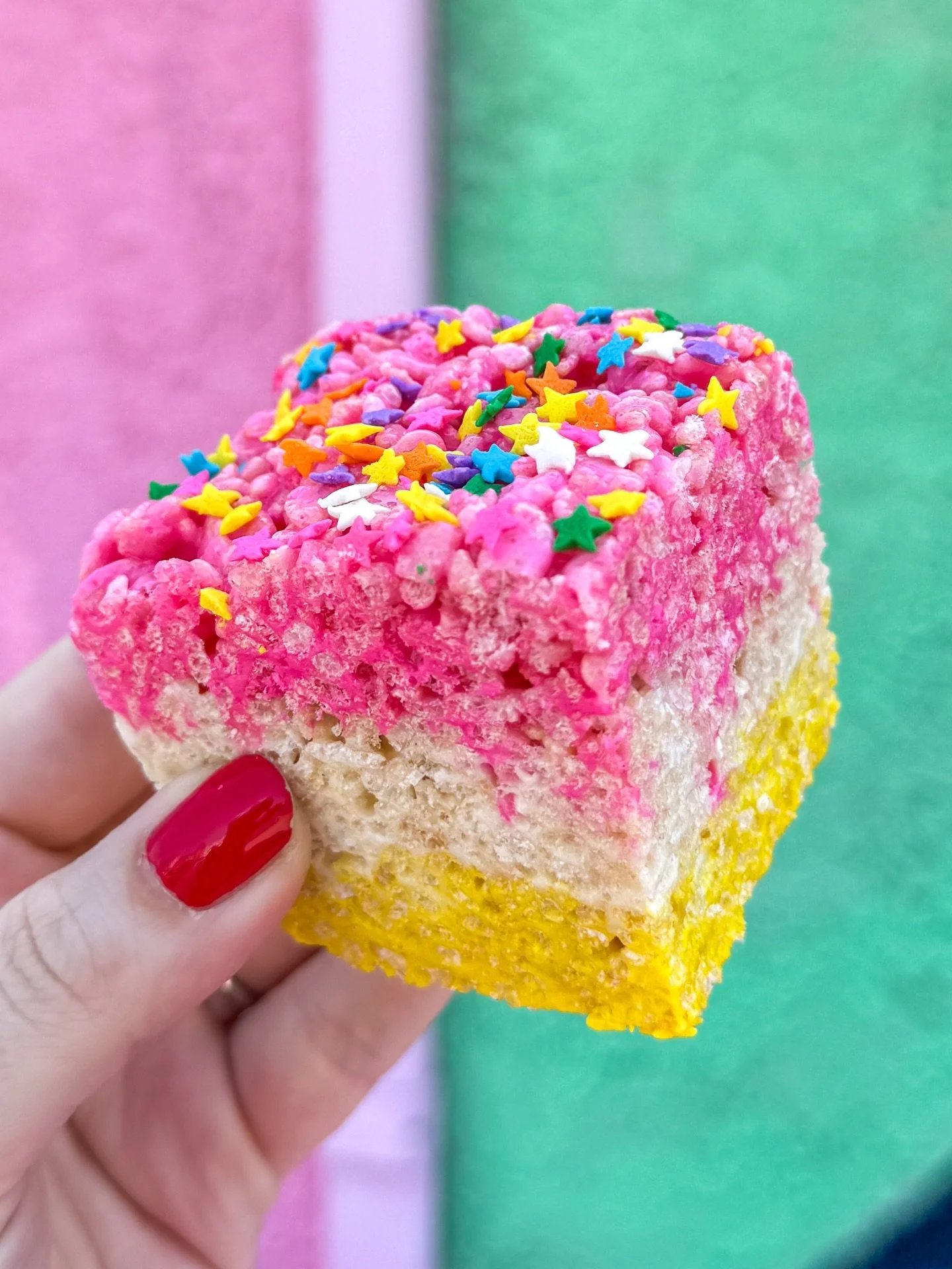 Always focused on eating the rainbow. 
TBT from📍: @baked_bytheocean 
.
.
.
.
#longbeachny #longbeacheats #longislandbakery #bakedbytheocean #longislandeats