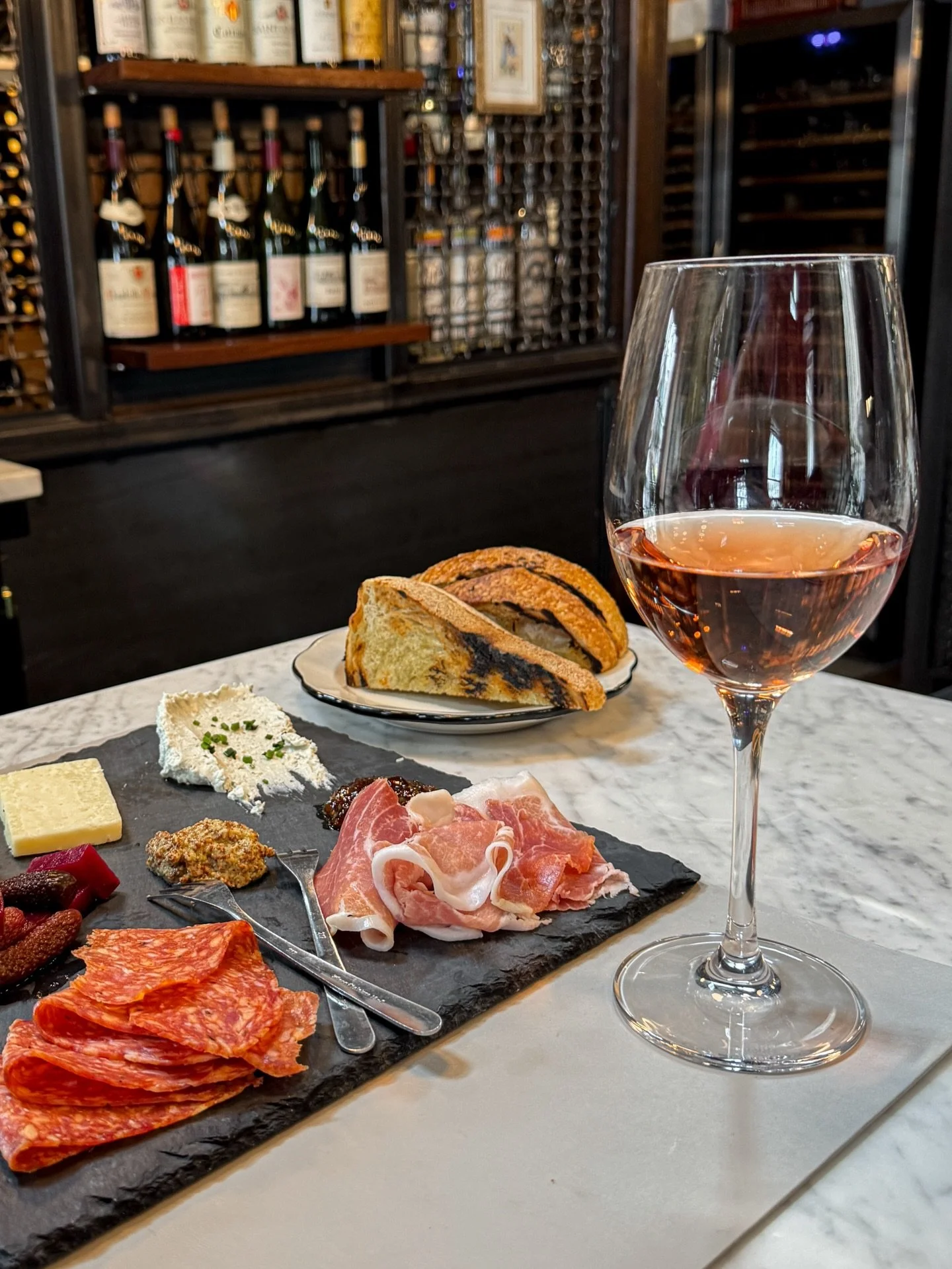 The things I need to have a better day immediately:
📍: @otherside.wine
.
.
.
.
.
#lieats #winebar #othersidewinebar #girldinner #longislandrestaurants