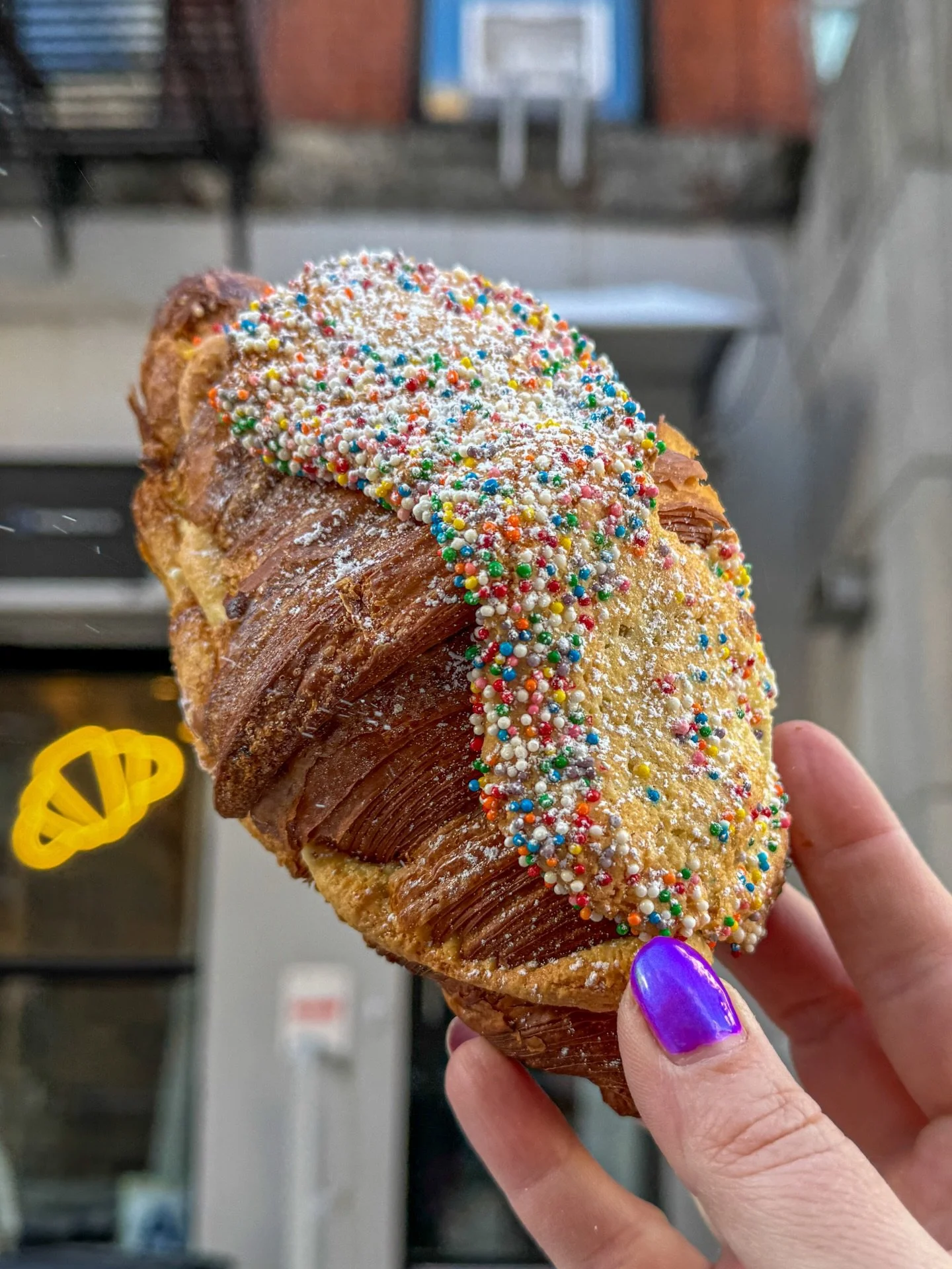 This croissant&rsquo;s a party and you&rsquo;re all invited. 🥐🎉
📍: @tallpoppynyc 
.
.
.
.
#croissant #birthdayflavor #funfetti #tallpoppy #nyctreats
