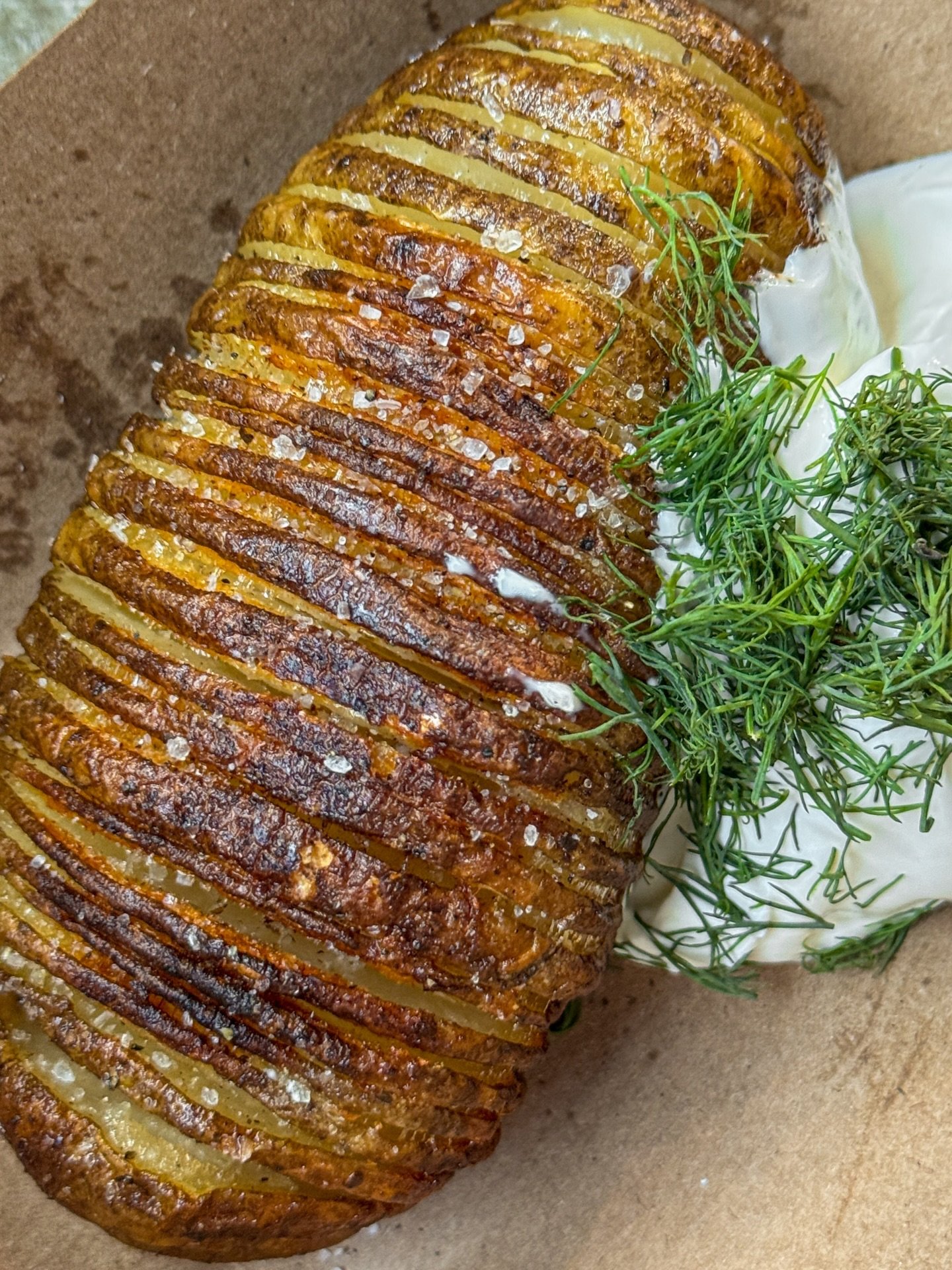 Just some glamour shots of a well-made hasselbeck. 🔎
📍: @cochectonfirestation 
.
.
.
.
.
#hasselbackpotatoes #barfood #upstatenyeats #cochectonny #bakedpotatoes