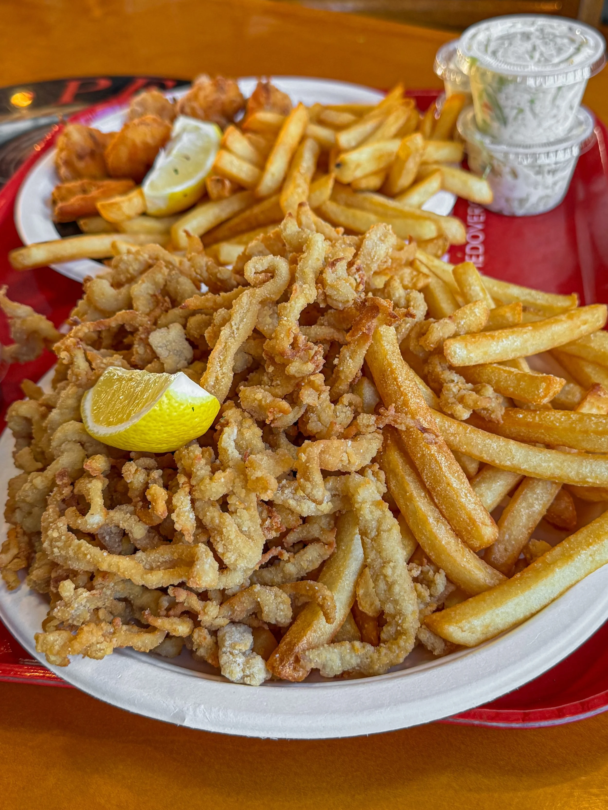 Happy Fry-day. 🍤🍟
📍: @petersclambar 
.
.
.
.
#petersclambar #lieats #friedclams #friedshrimp #seafoodrestaurant