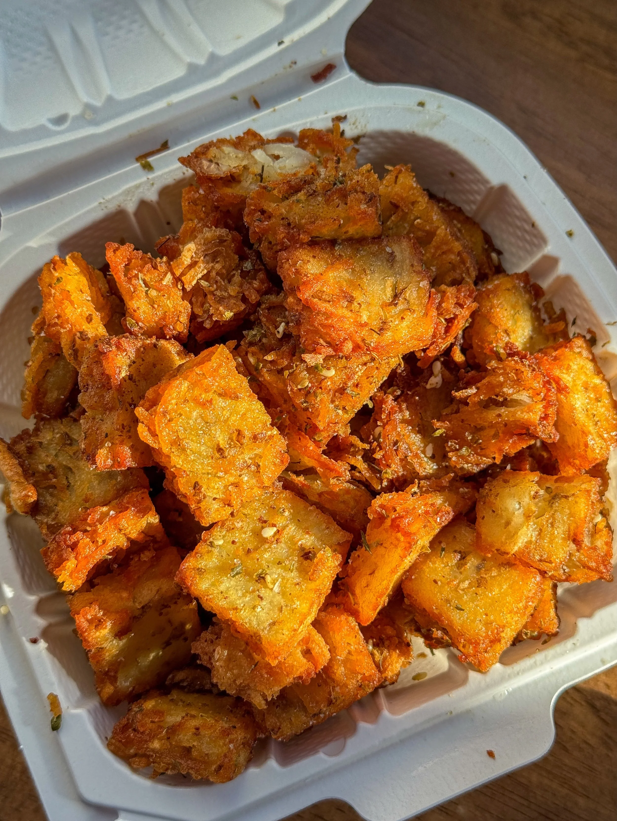 Totkes! Totkes! Totkes!
📍: @edithsbk 
.
.
.
.
.
#edithsbk #tatertots #latkes #breakfastpotatoes #nyceats