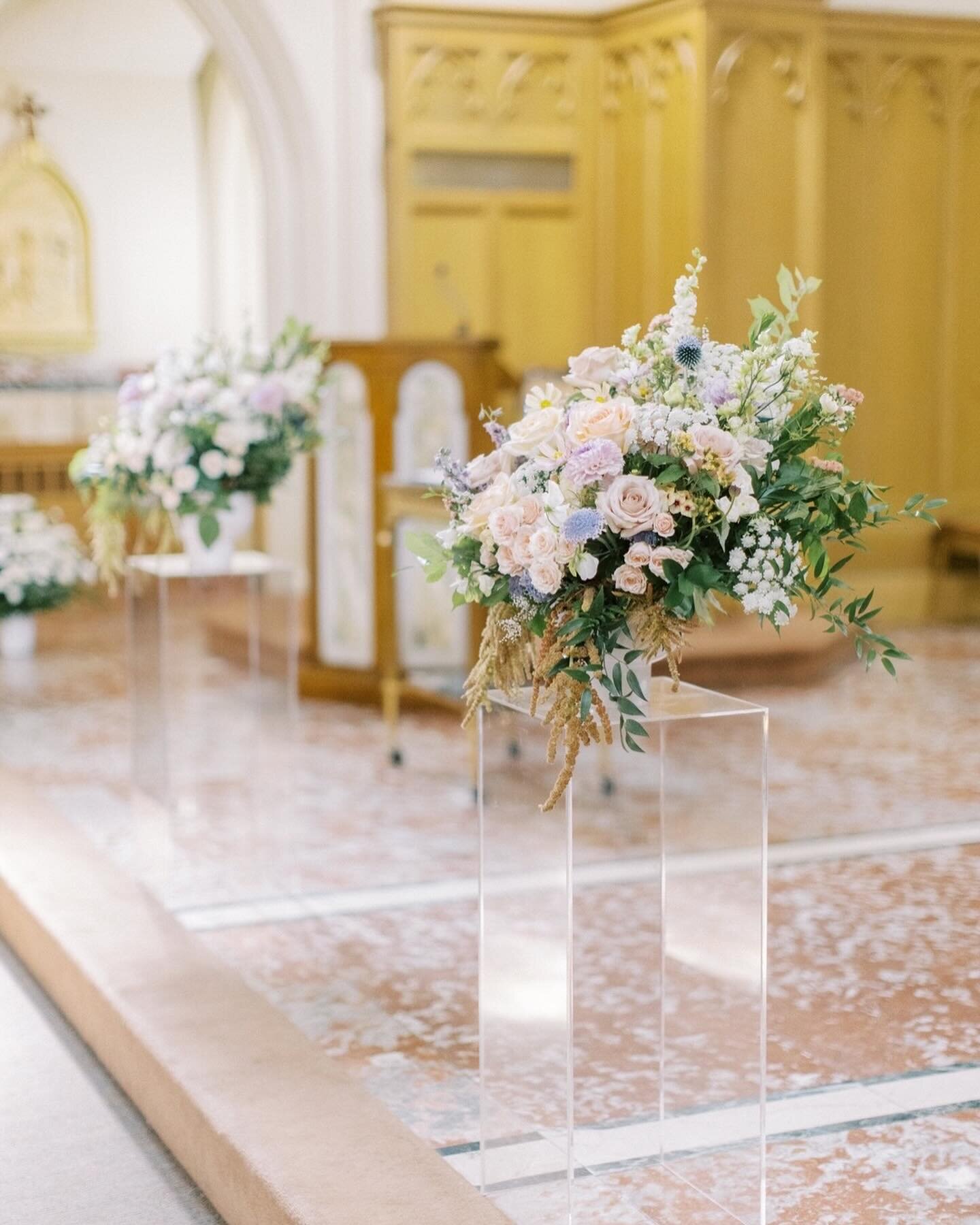 That first walk down the aisle, every step closer to forever &hearts;️
⠀⠀⠀⠀⠀⠀⠀⠀⠀
Wedding Planning &amp; Design: @jraeweddings
Photography: @heidrich_photography
Entertainment: @revolutionentertainmentcompany
Venue: @thelakehouseyyc
Ceremony Venue: @s