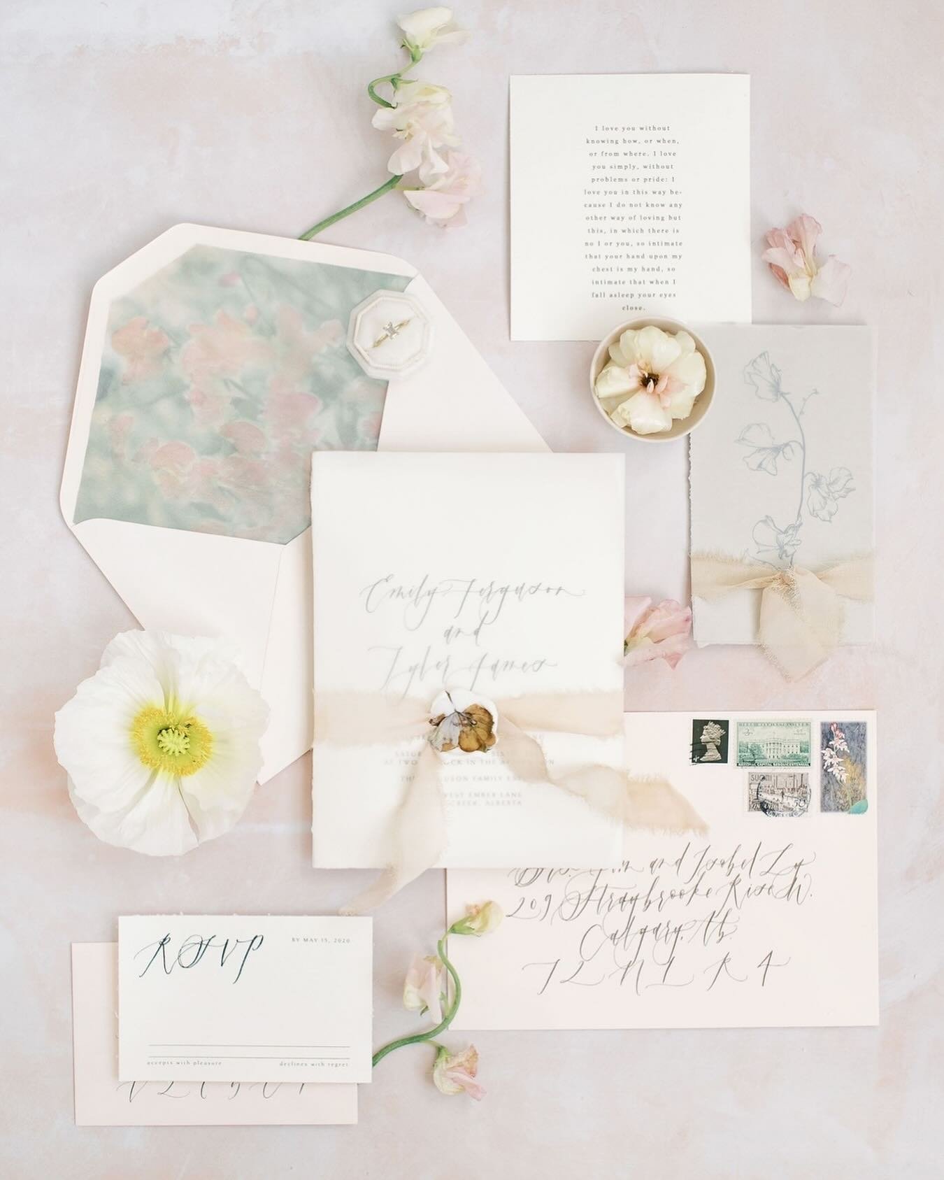 Simple, playful, yet utterly sophisticated, these invites are a breath of fresh air as we officially move into Spring! 🌷 
⠀⠀⠀⠀⠀⠀⠀⠀⠀
Spring blooms are just around the corner, and we can&rsquo;t wait! Who else is counting down the days to flower-fille