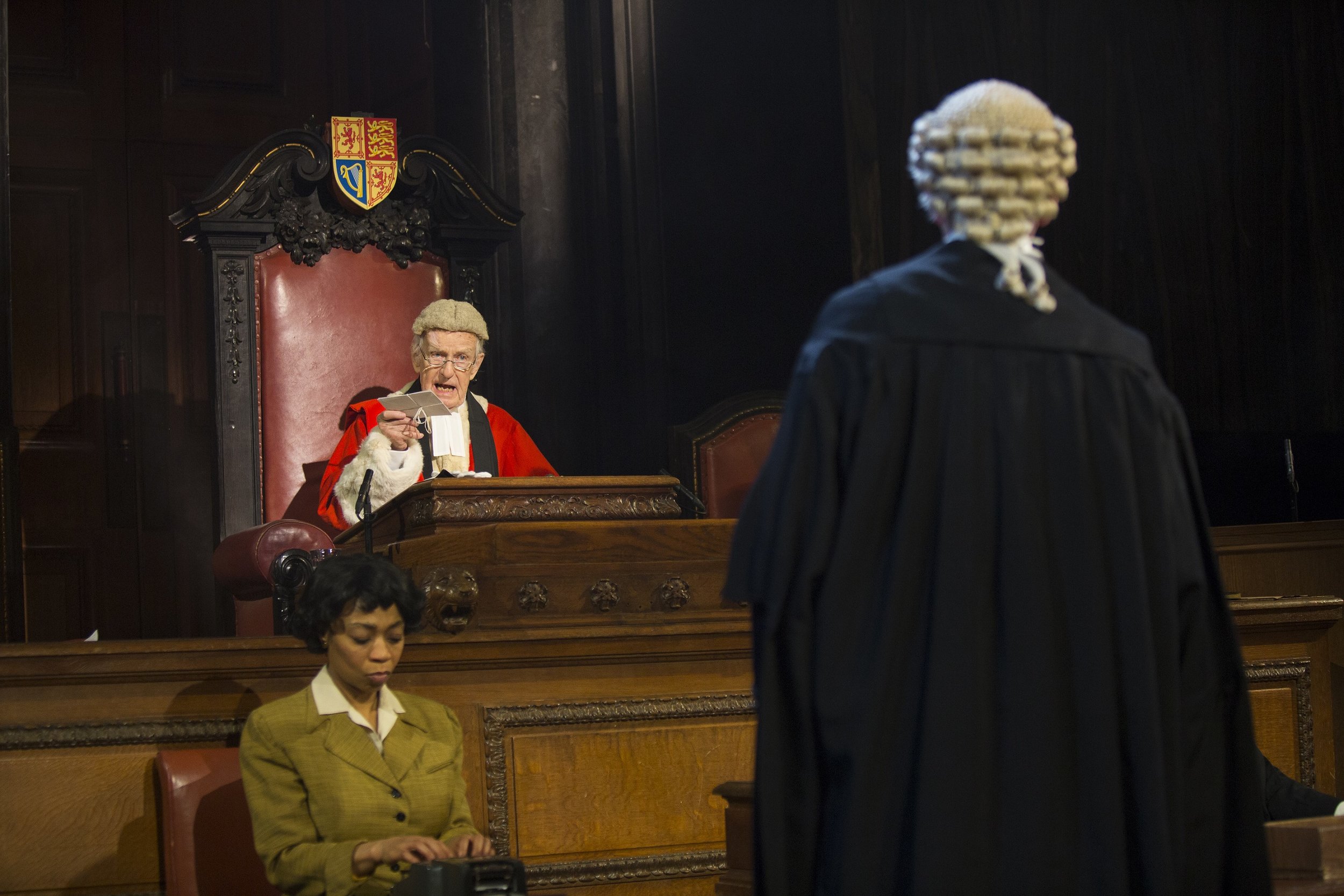 12-Current-cast-in-Witness-for-the-Prosecution-at-London-County-Hall-Credit-Ellie-Kurttz.jpg