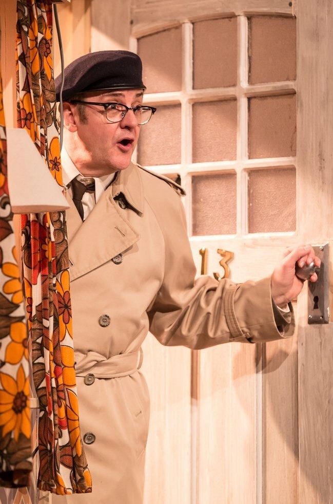 Joe Pasquale starring as Frank in Guy Unsworth’s 2018 touring production. Image credit: Scott Rylander.