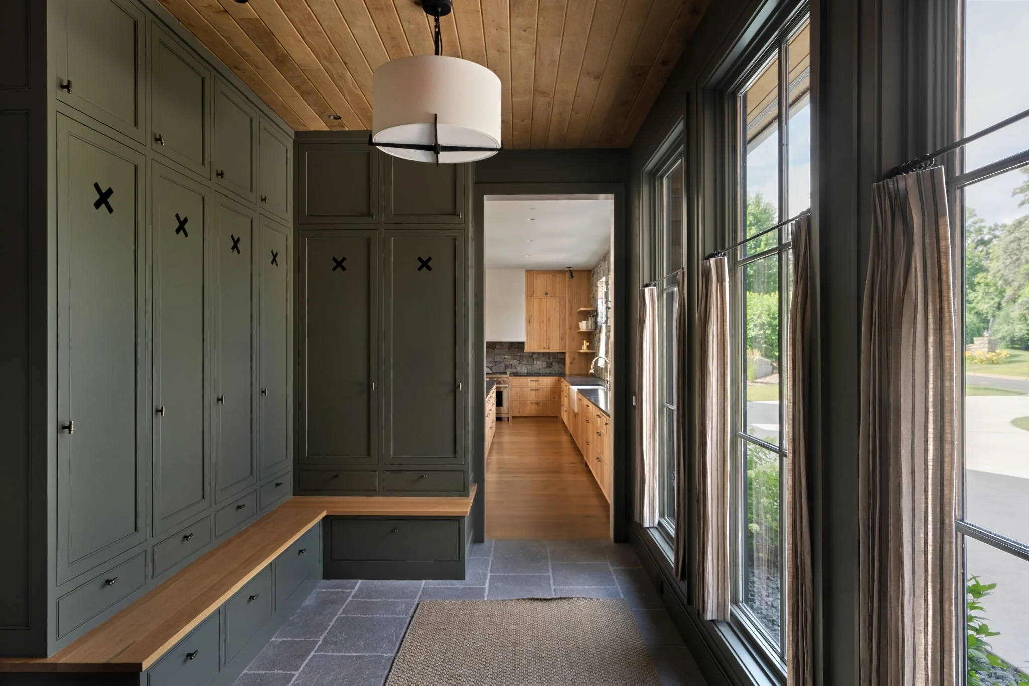 7-web-or-mls-Lakeview Dr-0006.jpg