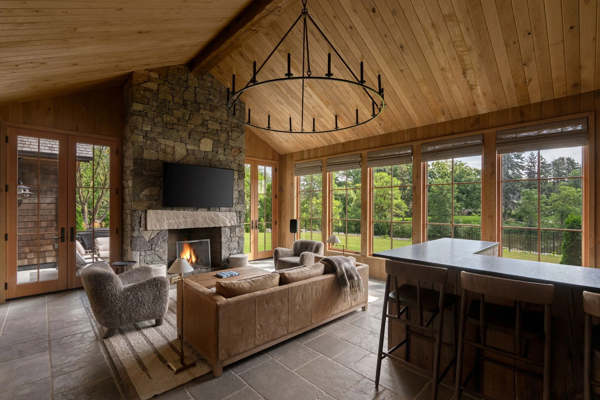18-web-or-mls-Lakeview Dr-0017.jpg
