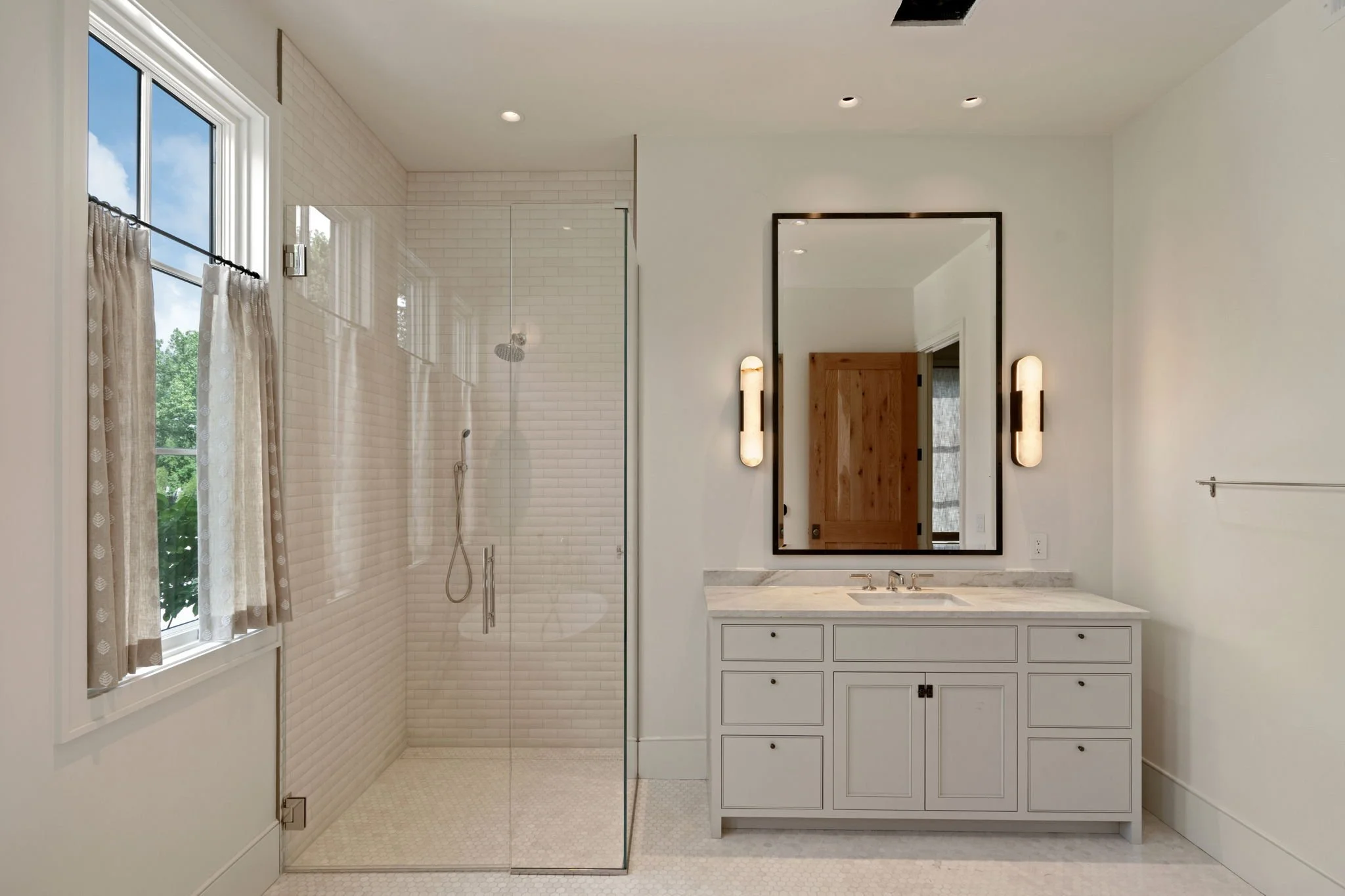 31-web-or-mls-Lakeview Dr-0030.jpg